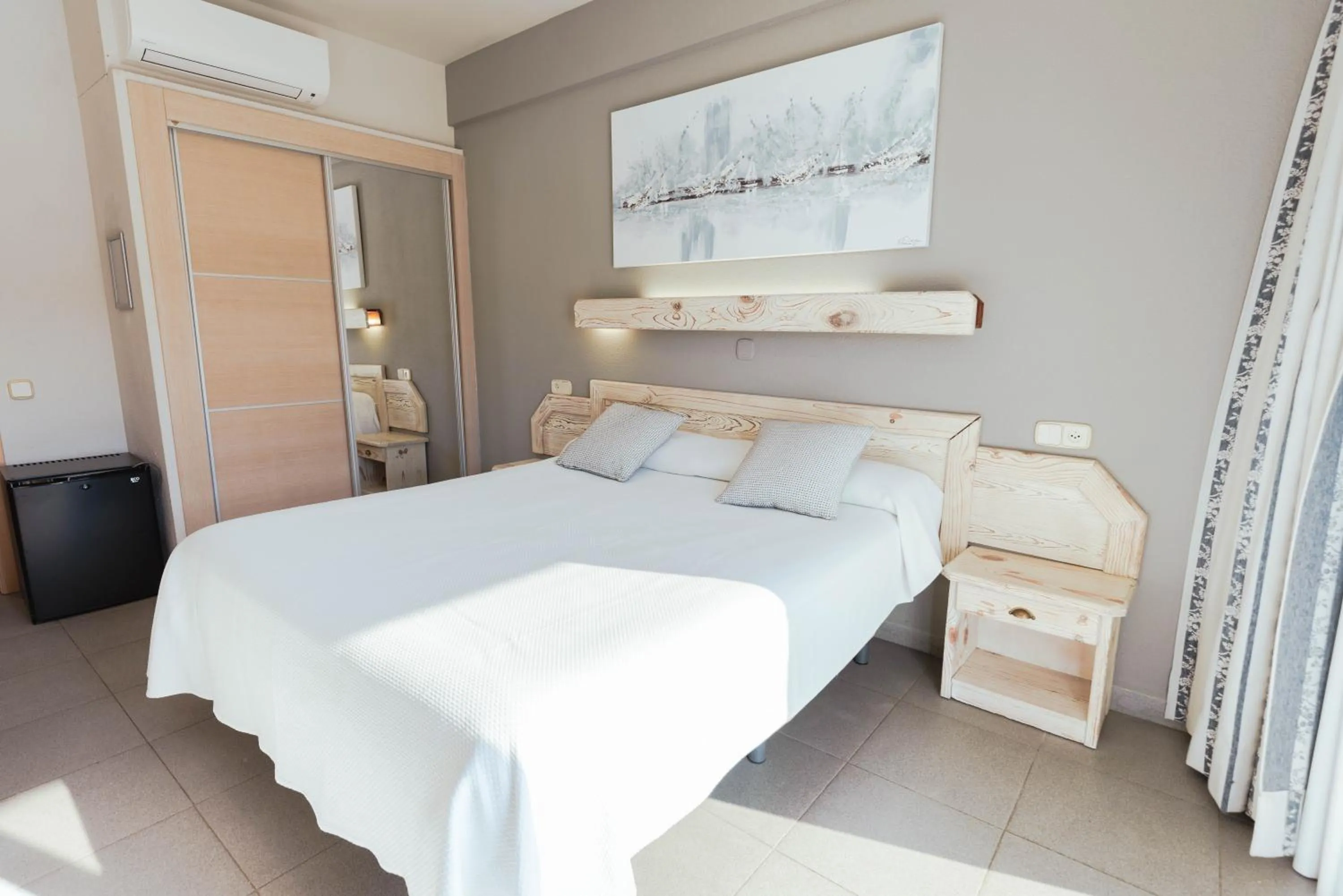 Bed in Hotel S'Agoita