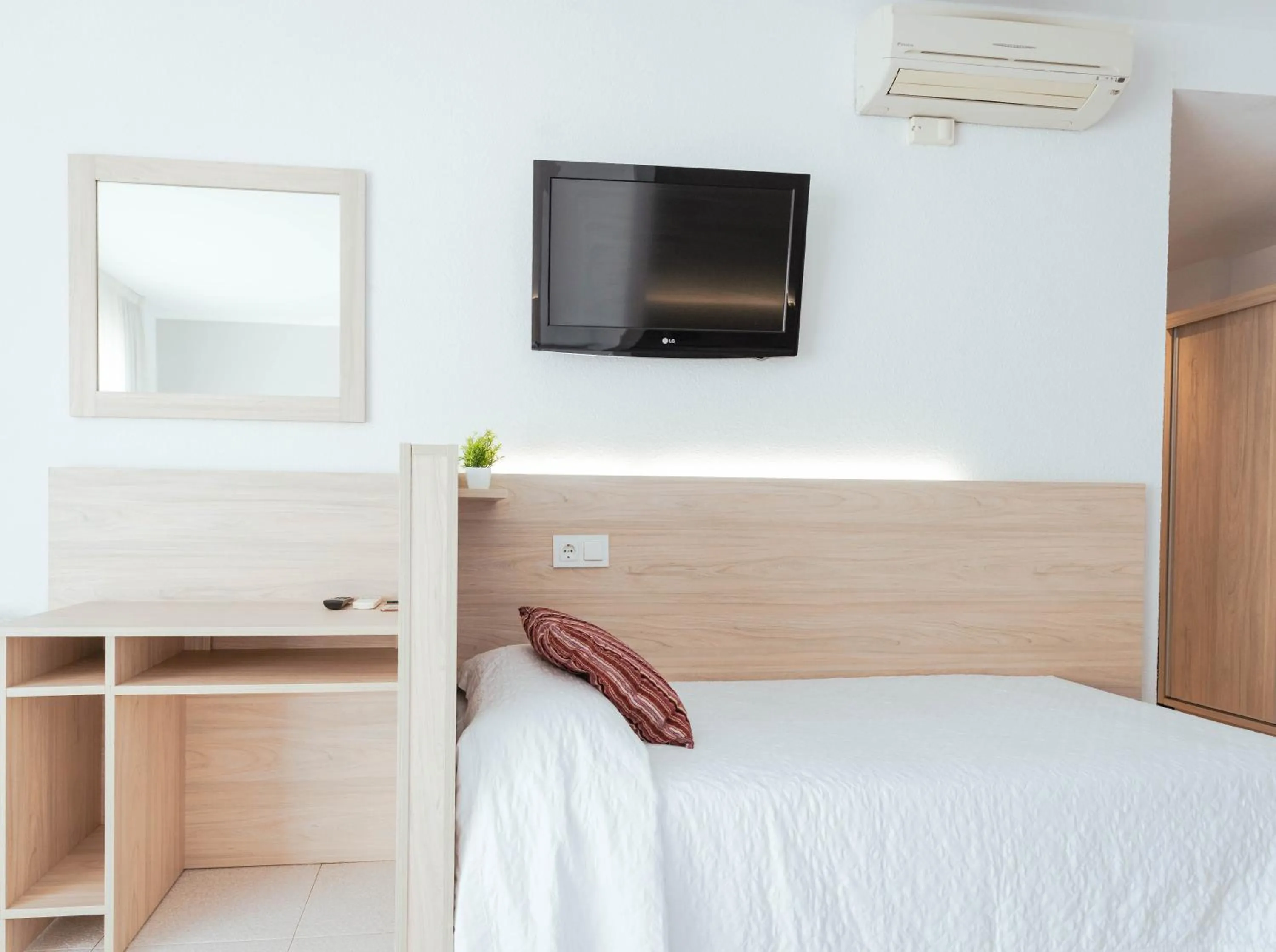 Bed in Hotel S'Agoita