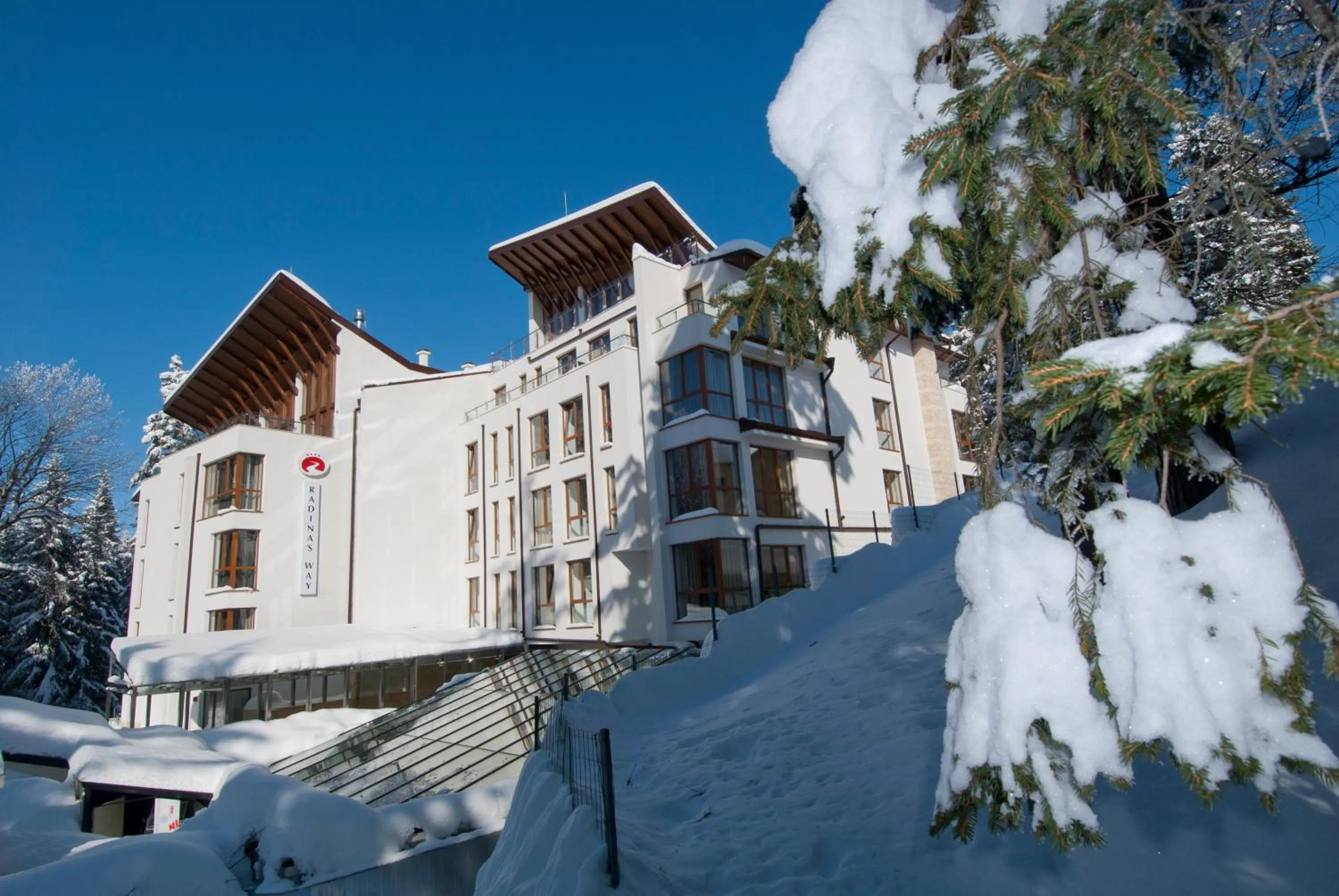 Facade/entrance in Radina's Way Hotel