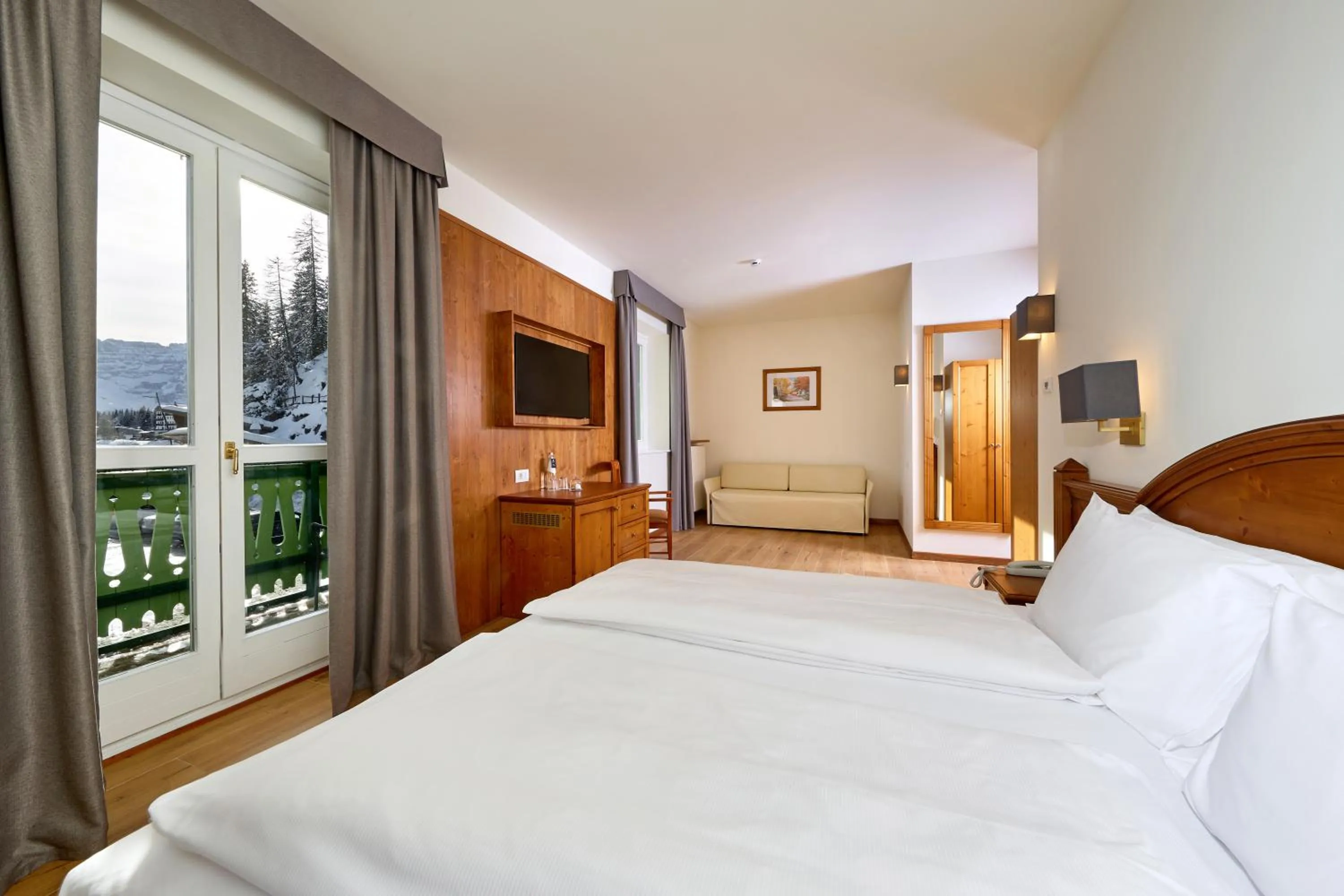 Bedroom, Bed in Grand Hotel Misurina