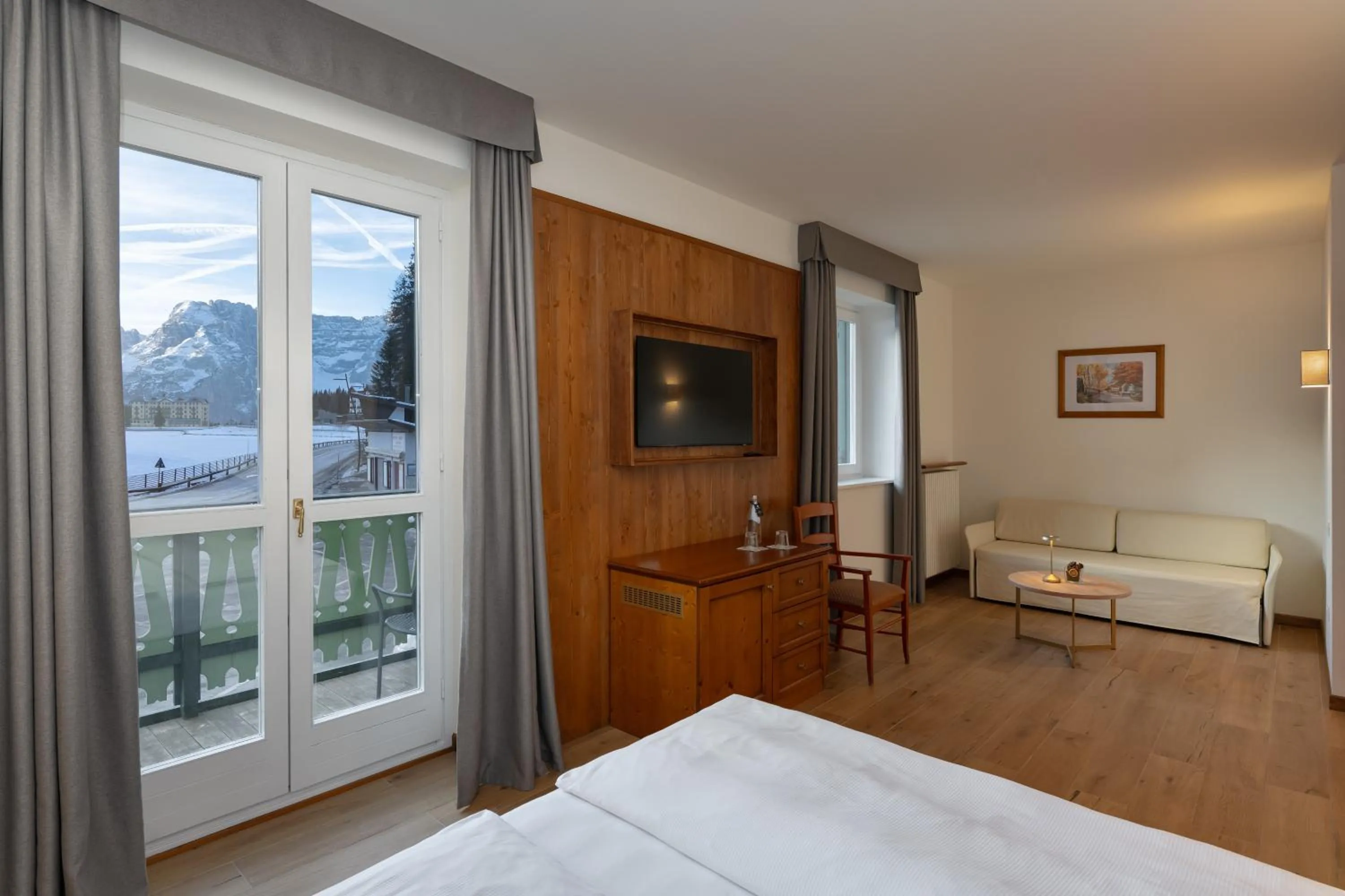 Bedroom, Bed in Grand Hotel Misurina