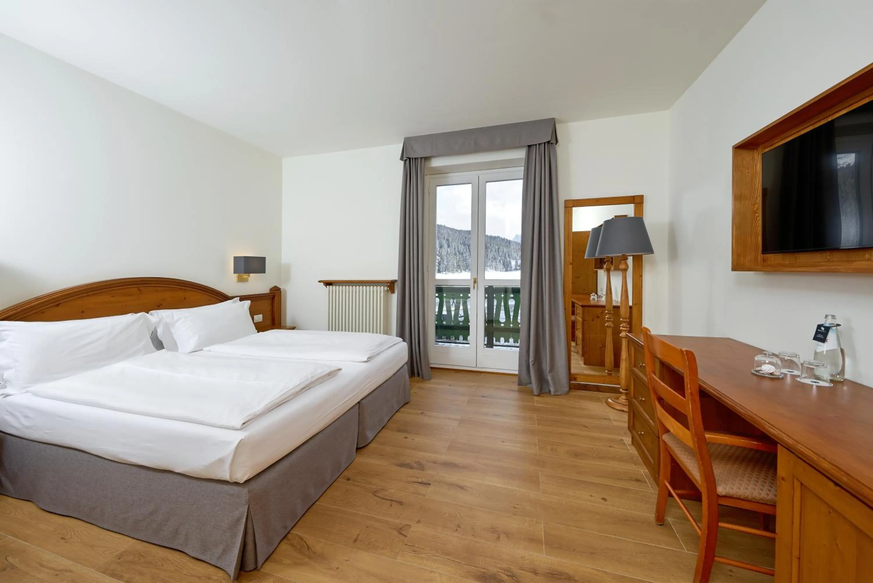 Bedroom, Bed in Grand Hotel Misurina