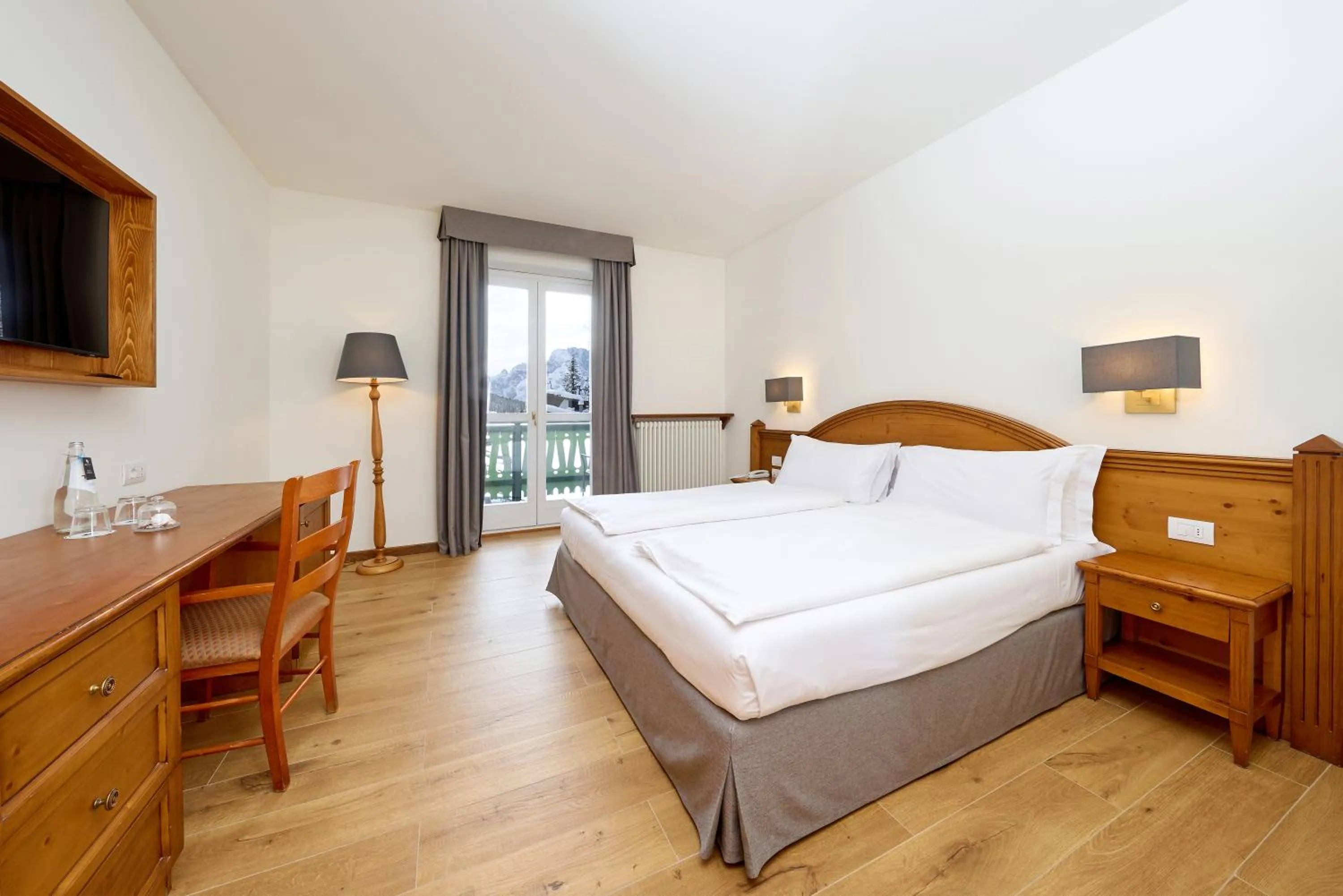 Bedroom, Bed in Grand Hotel Misurina