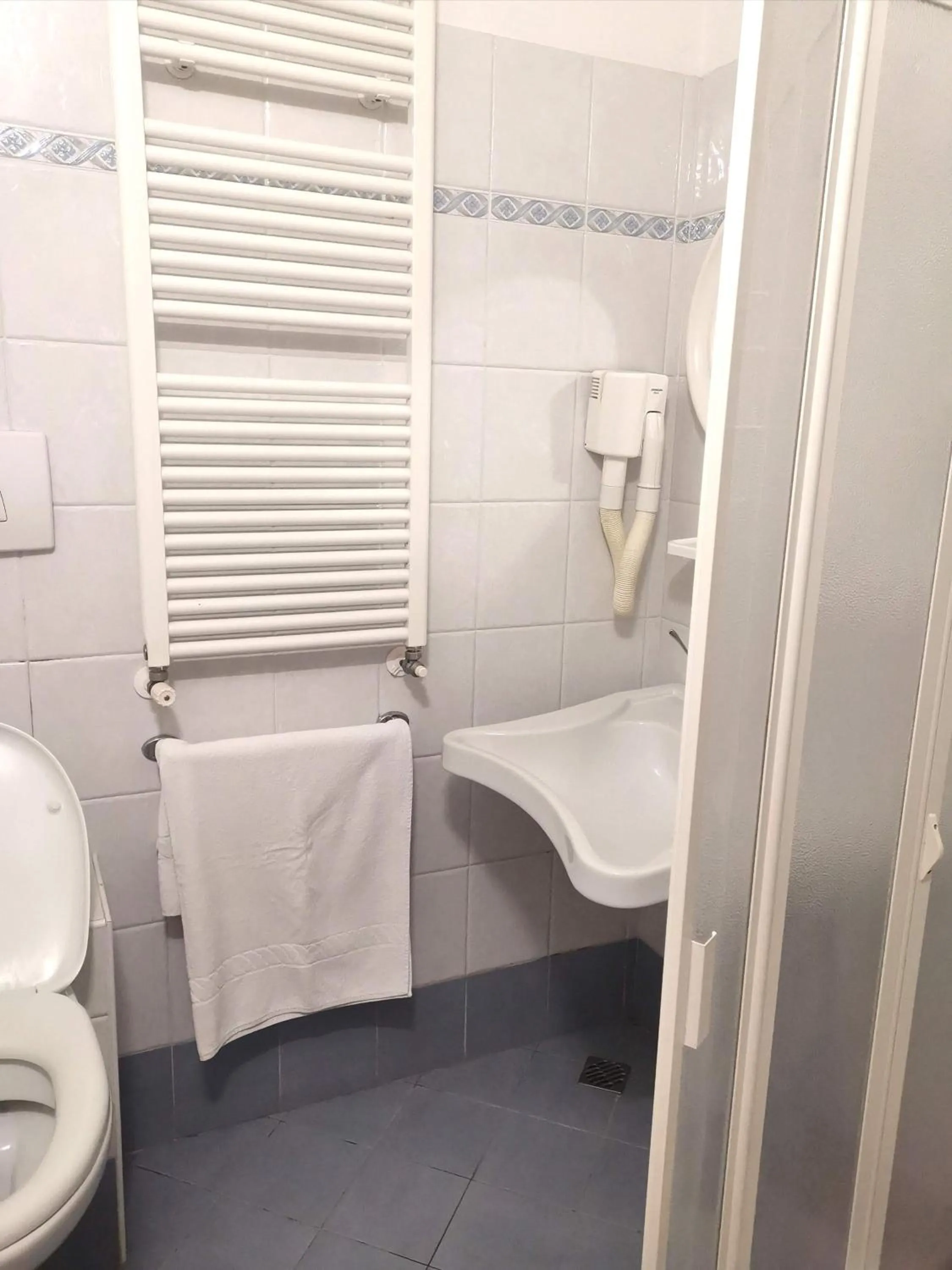 Shower in Hotel Alcazar