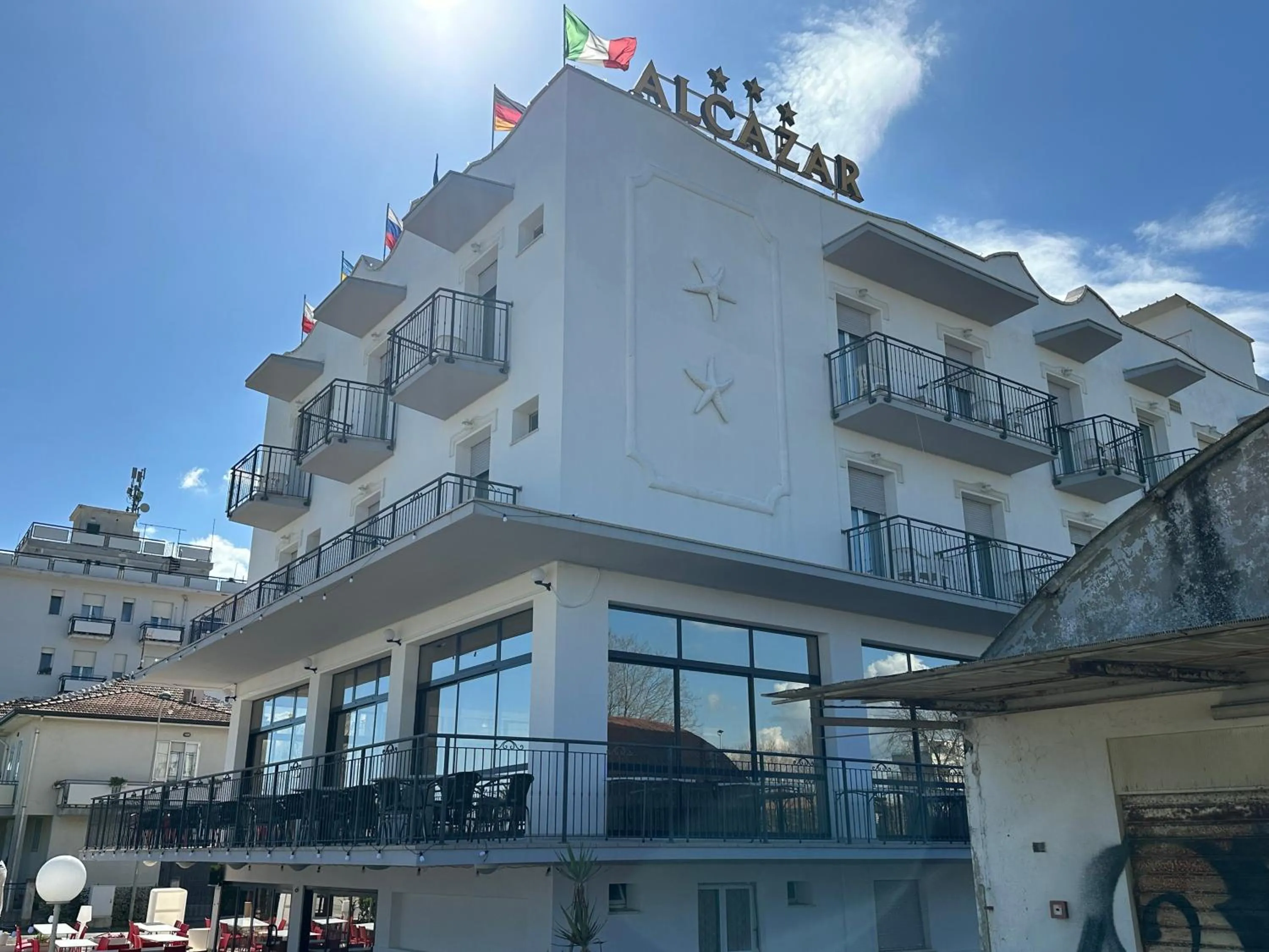 Day in Hotel Alcazar