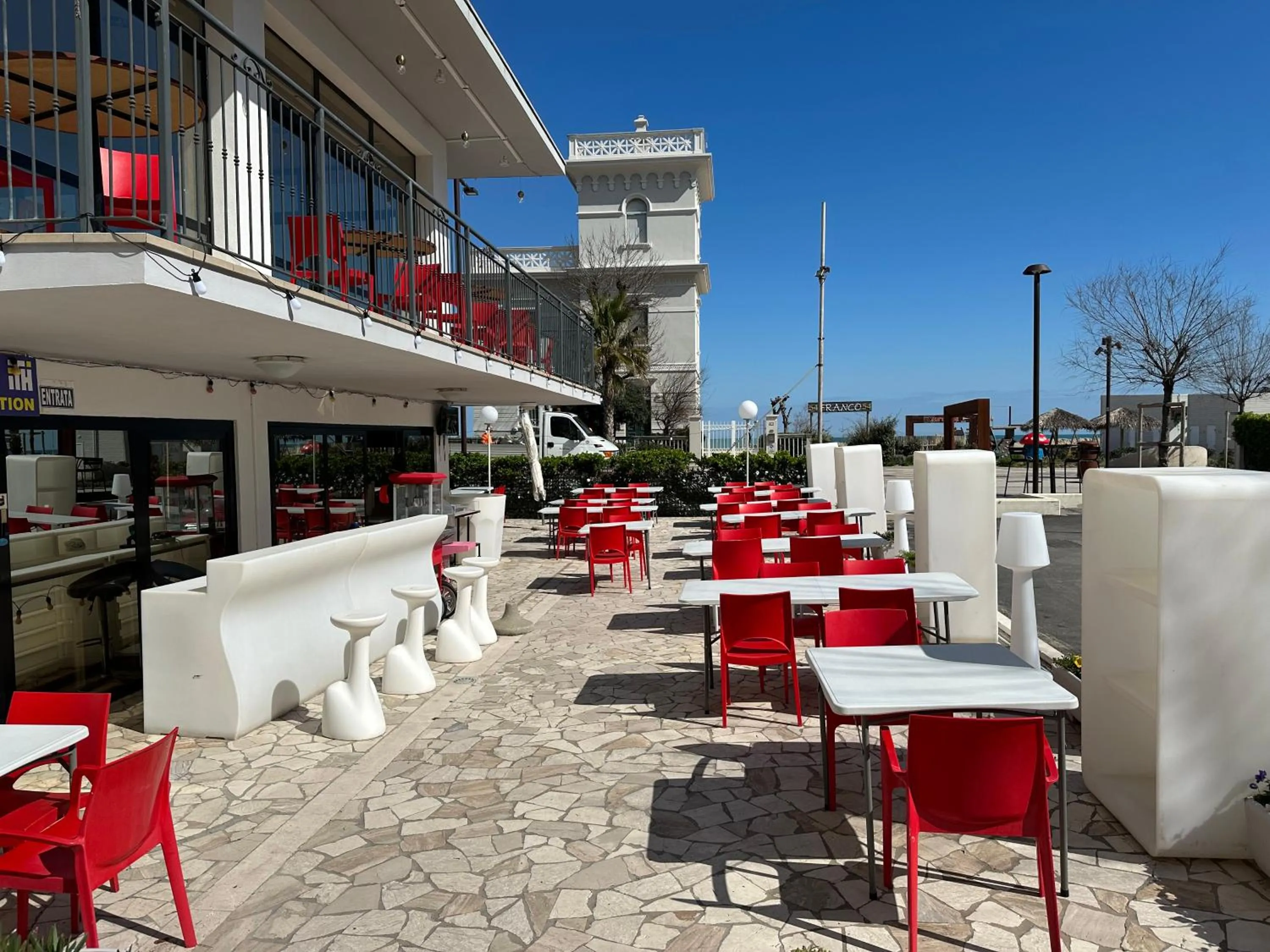 Restaurant/places to eat in Hotel Alcazar