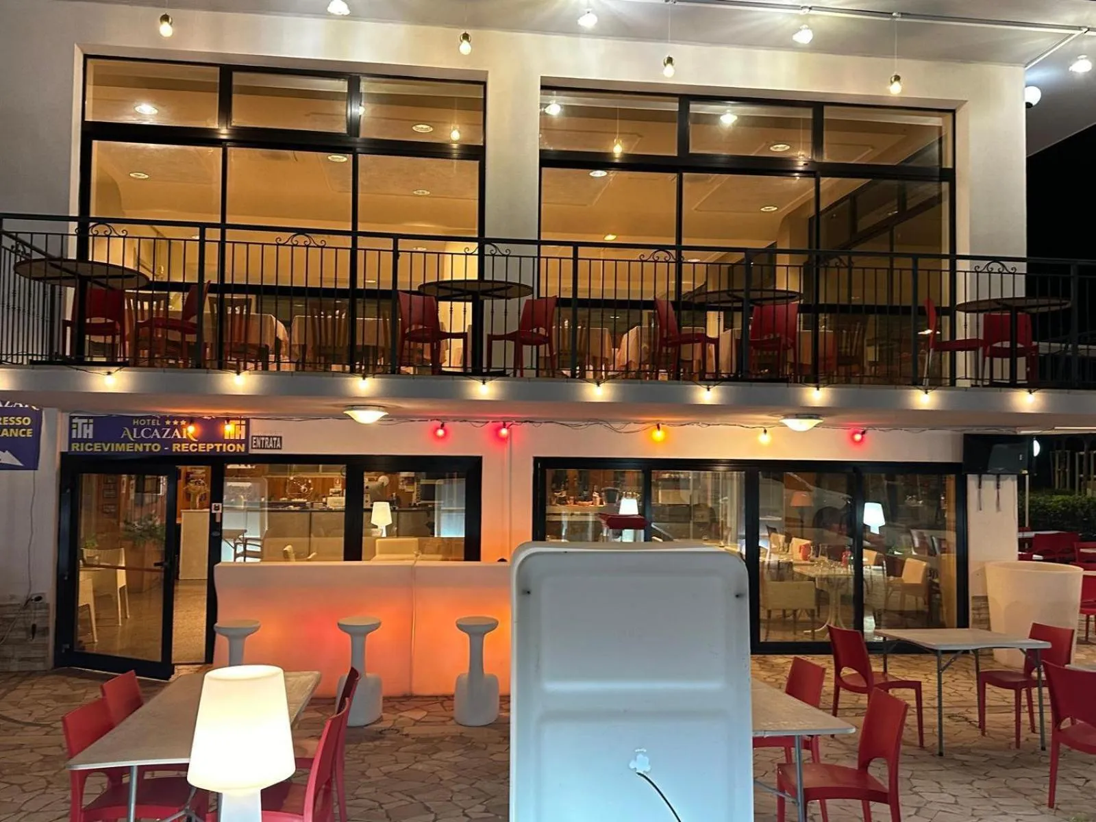 Seating area in Hotel Alcazar