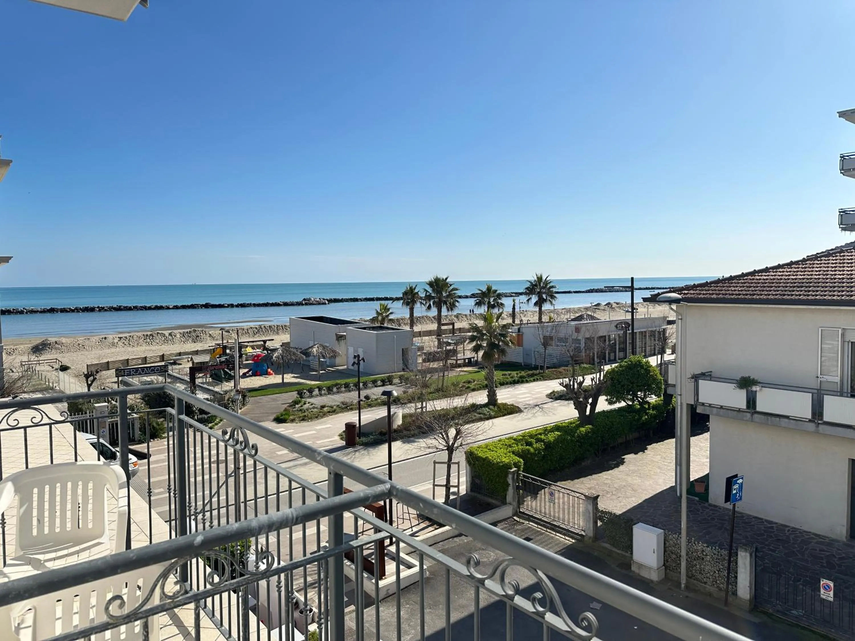 Day in Hotel Alcazar