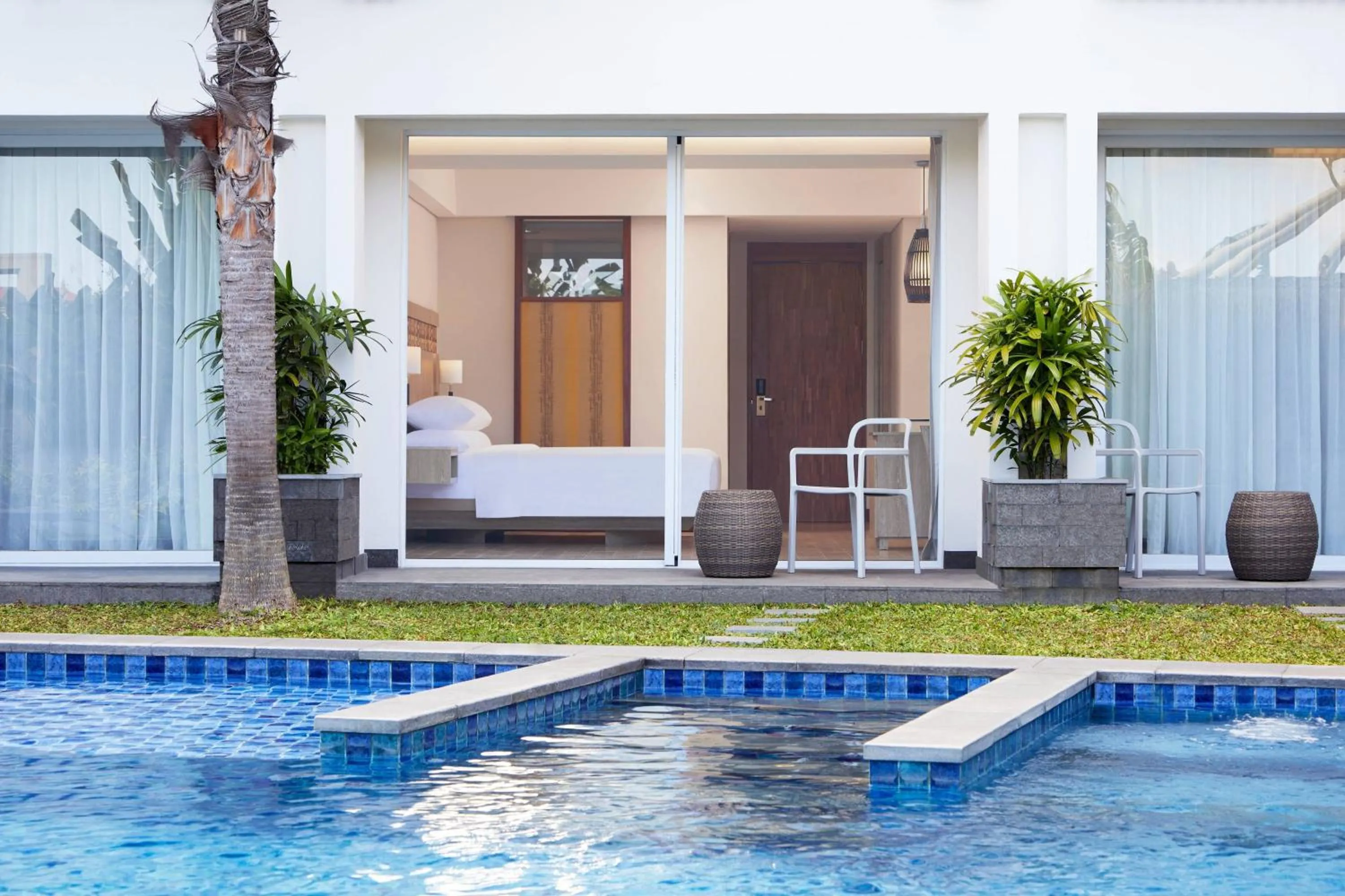 Swimming pool in Fairfield by Marriott Bali Legian