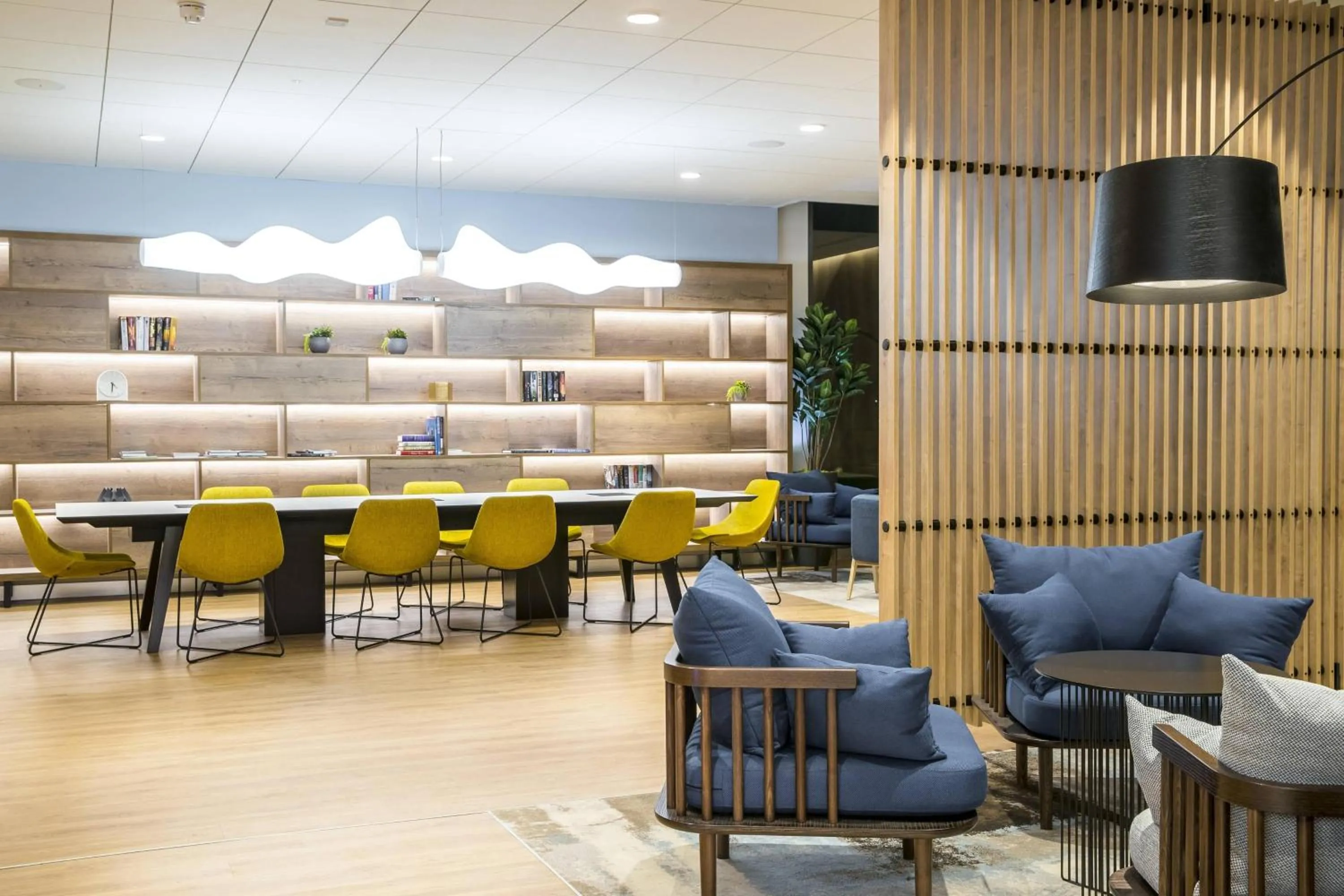 Lounge or bar in Courtyard by Marriott Edinburgh West