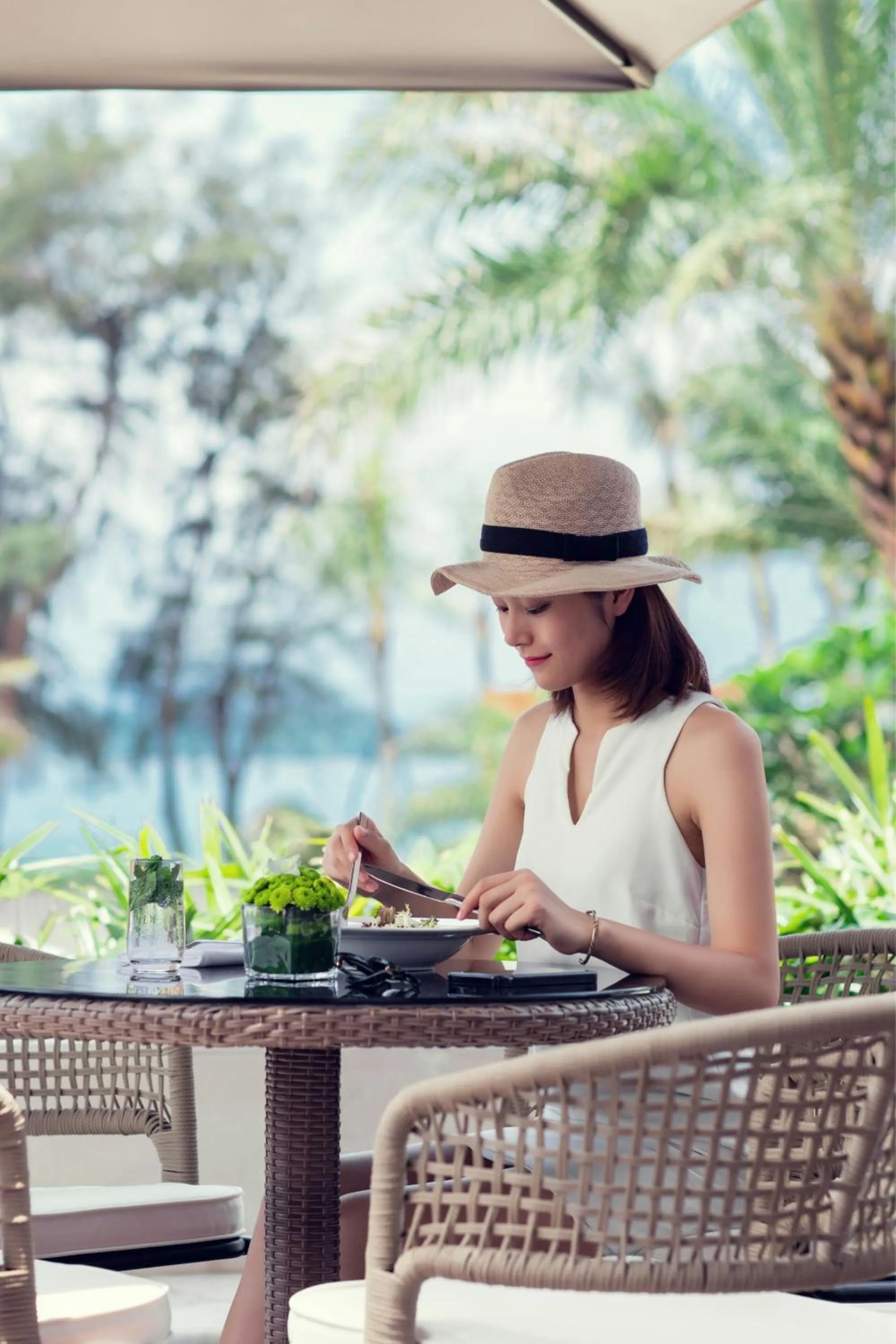 Kitchen or kitchenette in Shenzhen Marriott Hotel Golden Bay