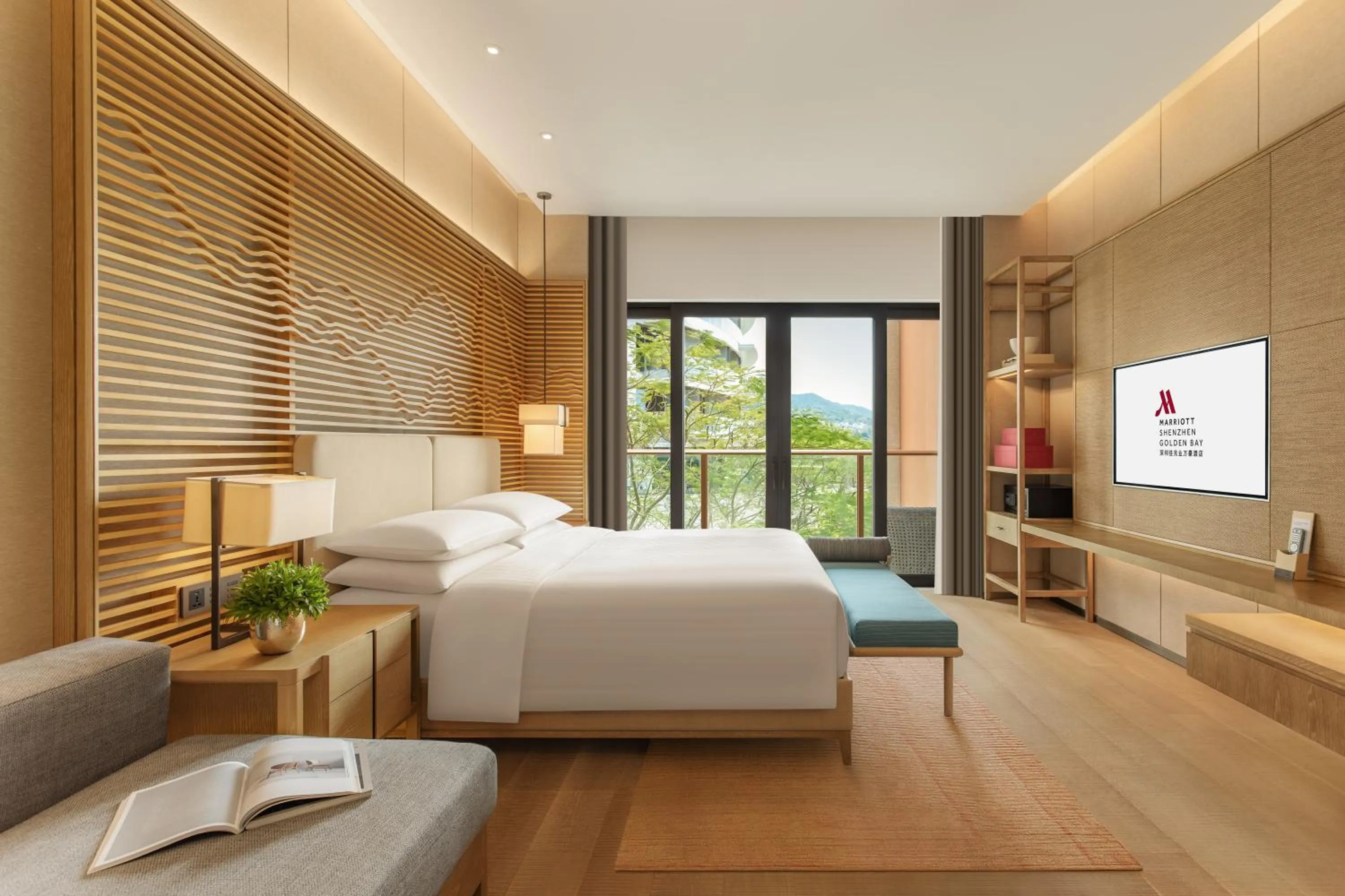 Photo of the whole room, Bed in Shenzhen Marriott Hotel Golden Bay