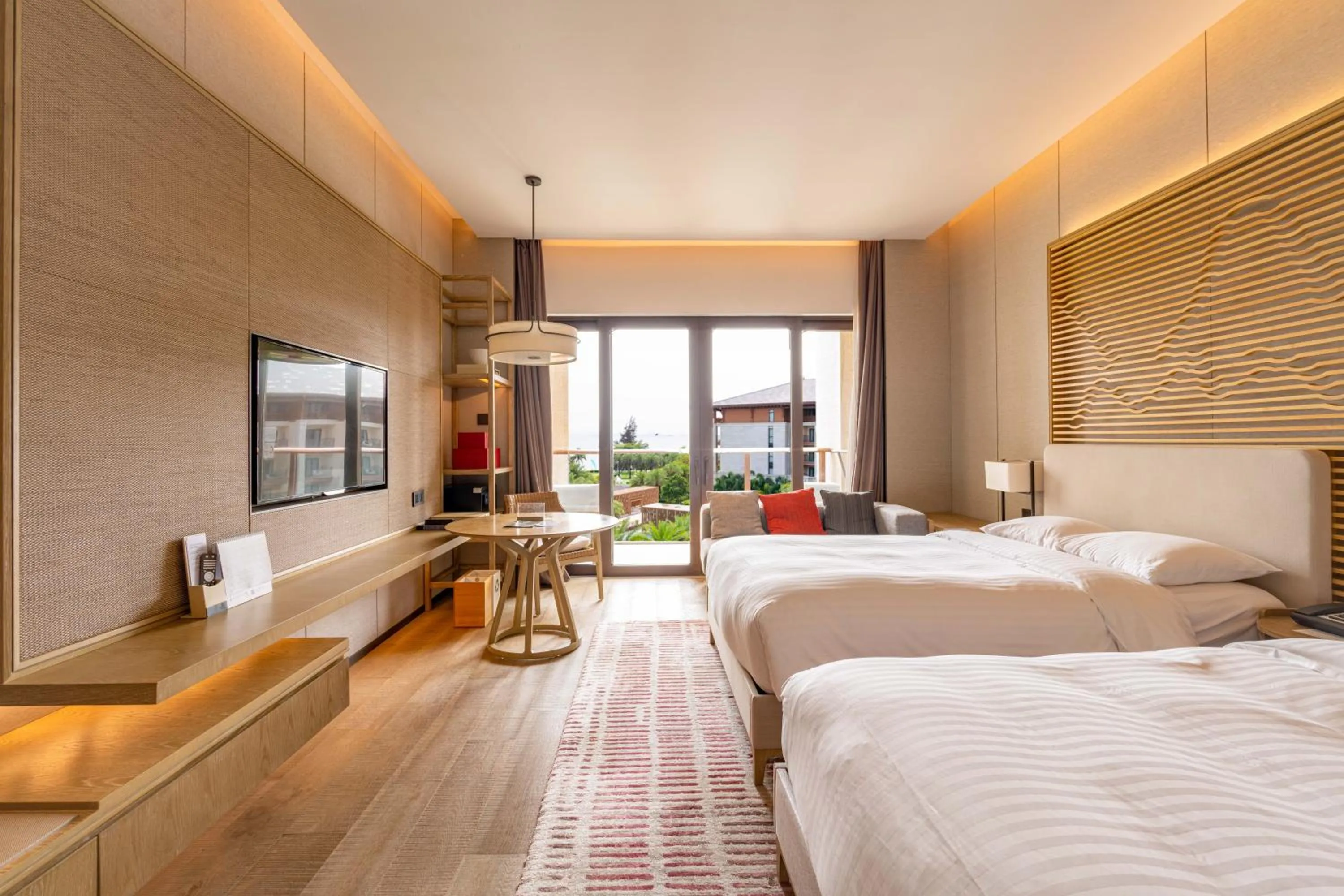 Photo of the whole room, Bed in Shenzhen Marriott Hotel Golden Bay