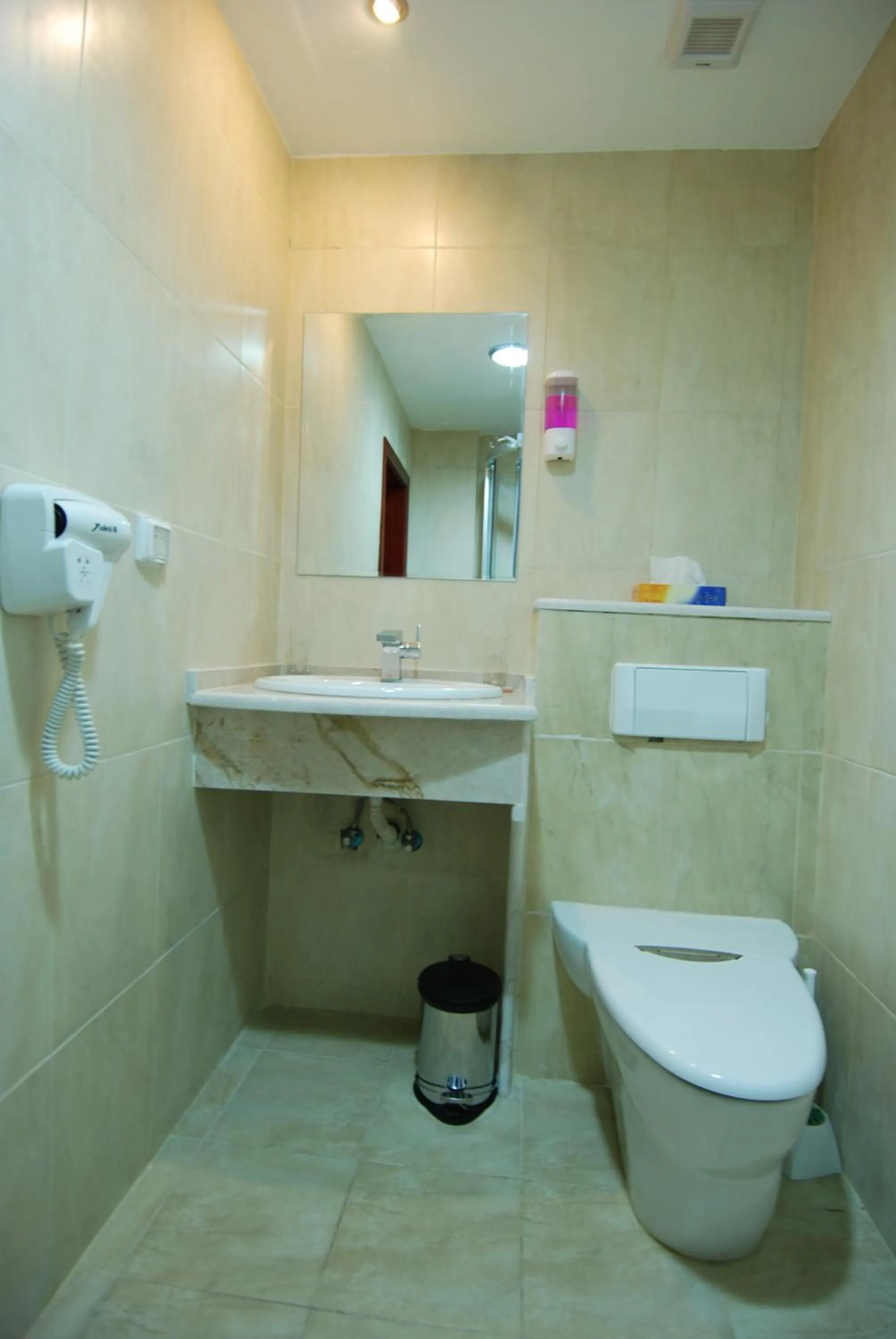 Bathroom in Al Rashid Hotel