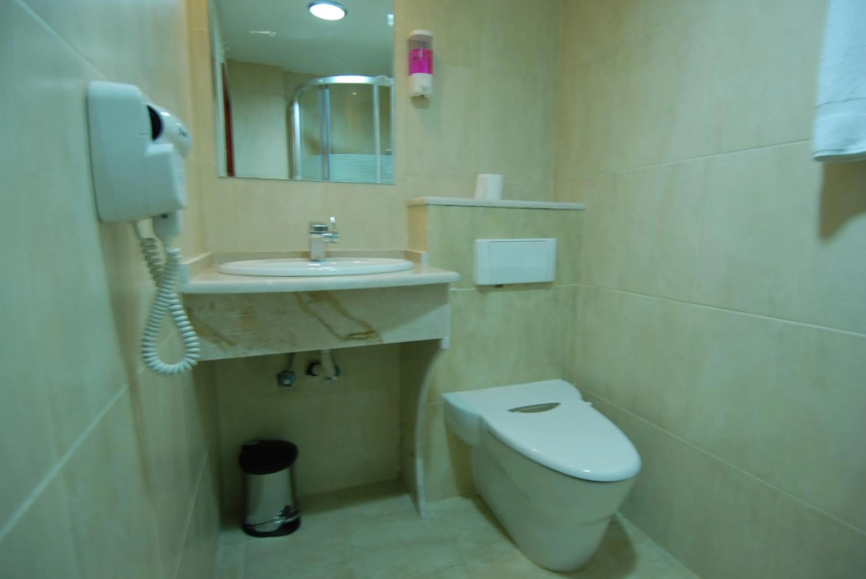 Bathroom in Al Rashid Hotel