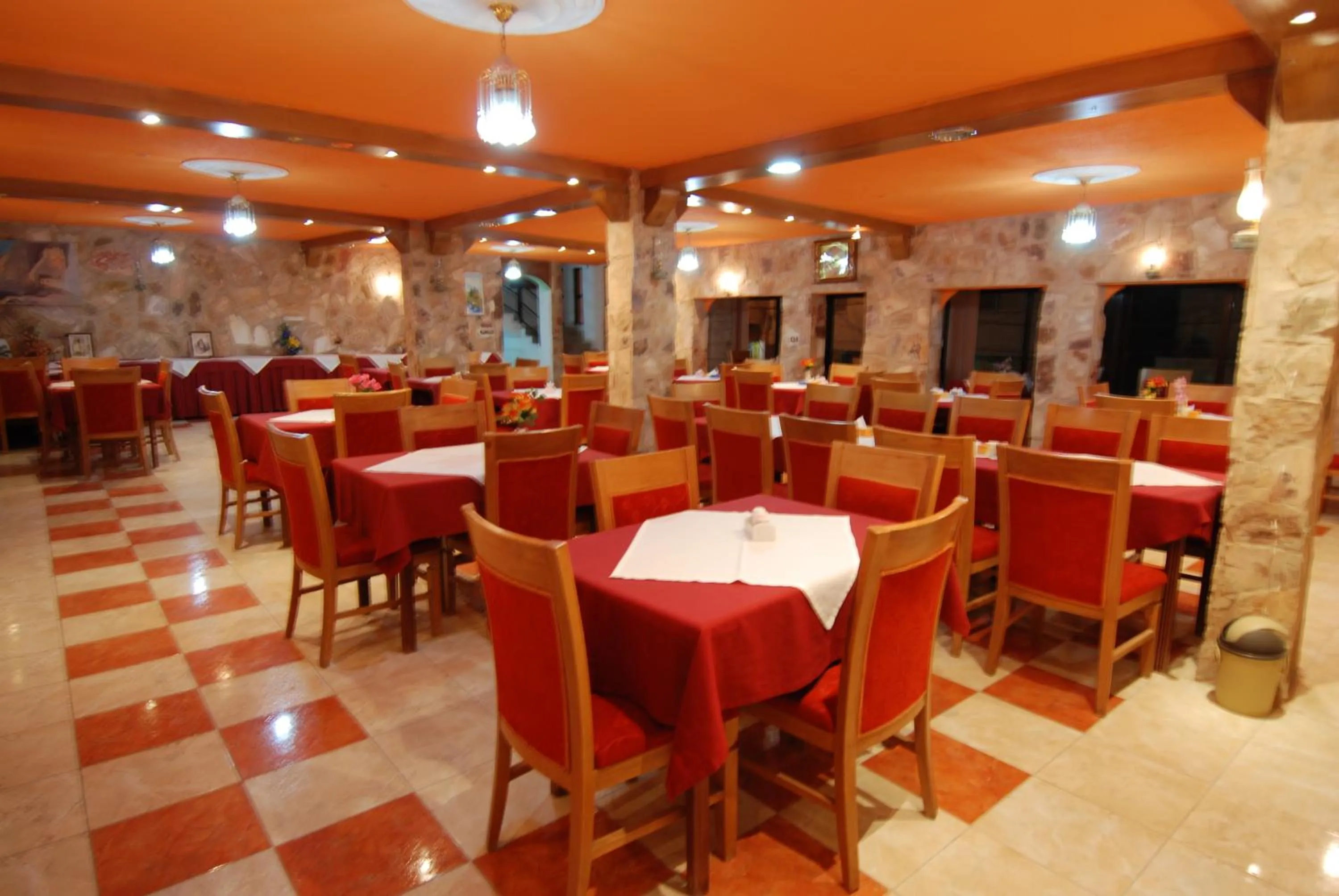 Restaurant/places to eat in Al Rashid Hotel