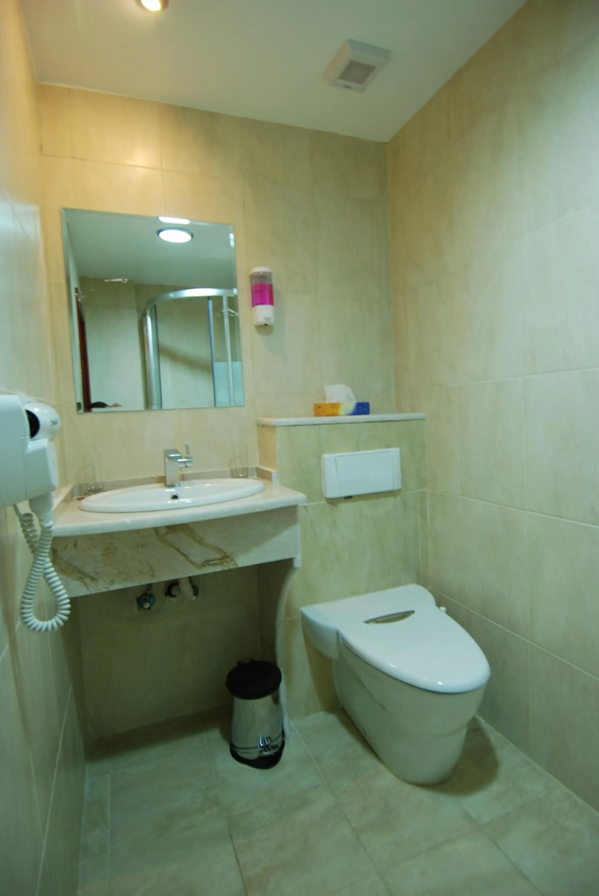 Bathroom in Al Rashid Hotel