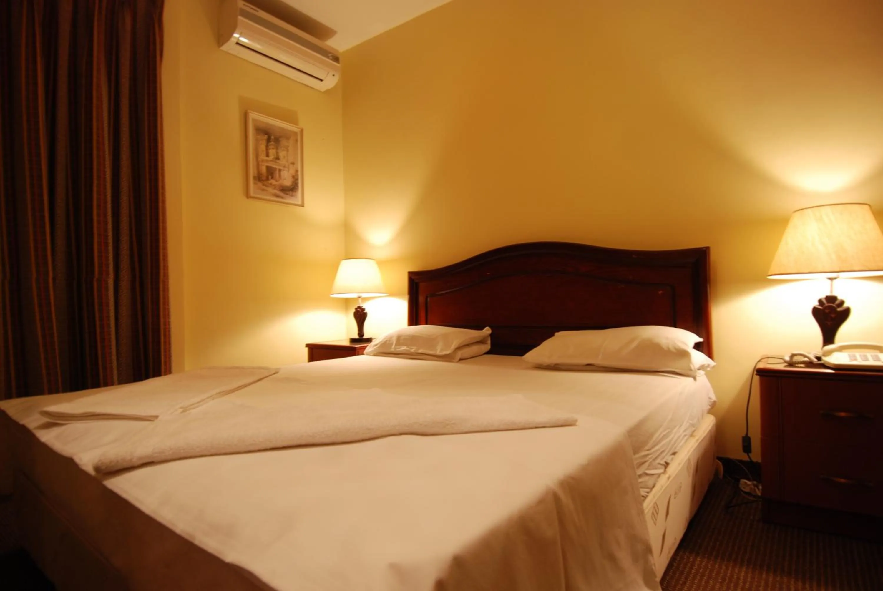 Bed in Al Rashid Hotel