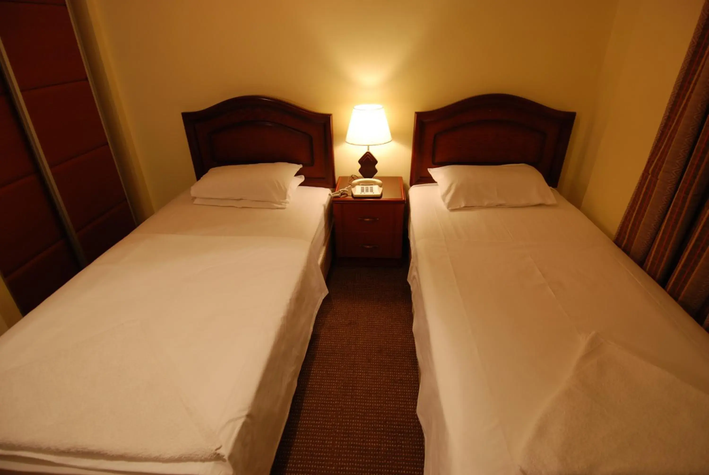 Twin Room in Al Rashid Hotel Twin Room in Al Rashid Hotel