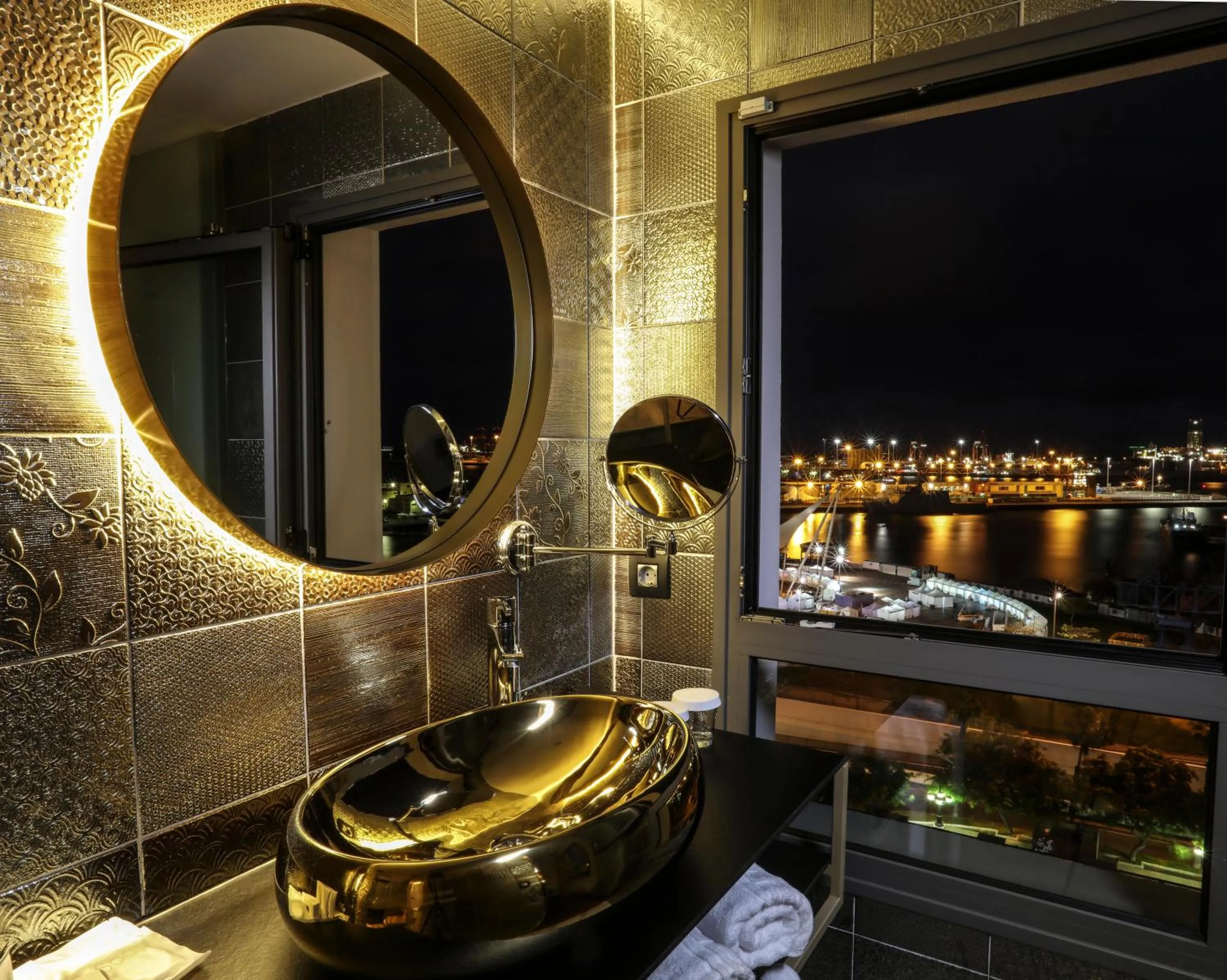 Bathroom in Design Plus Bex Hotel