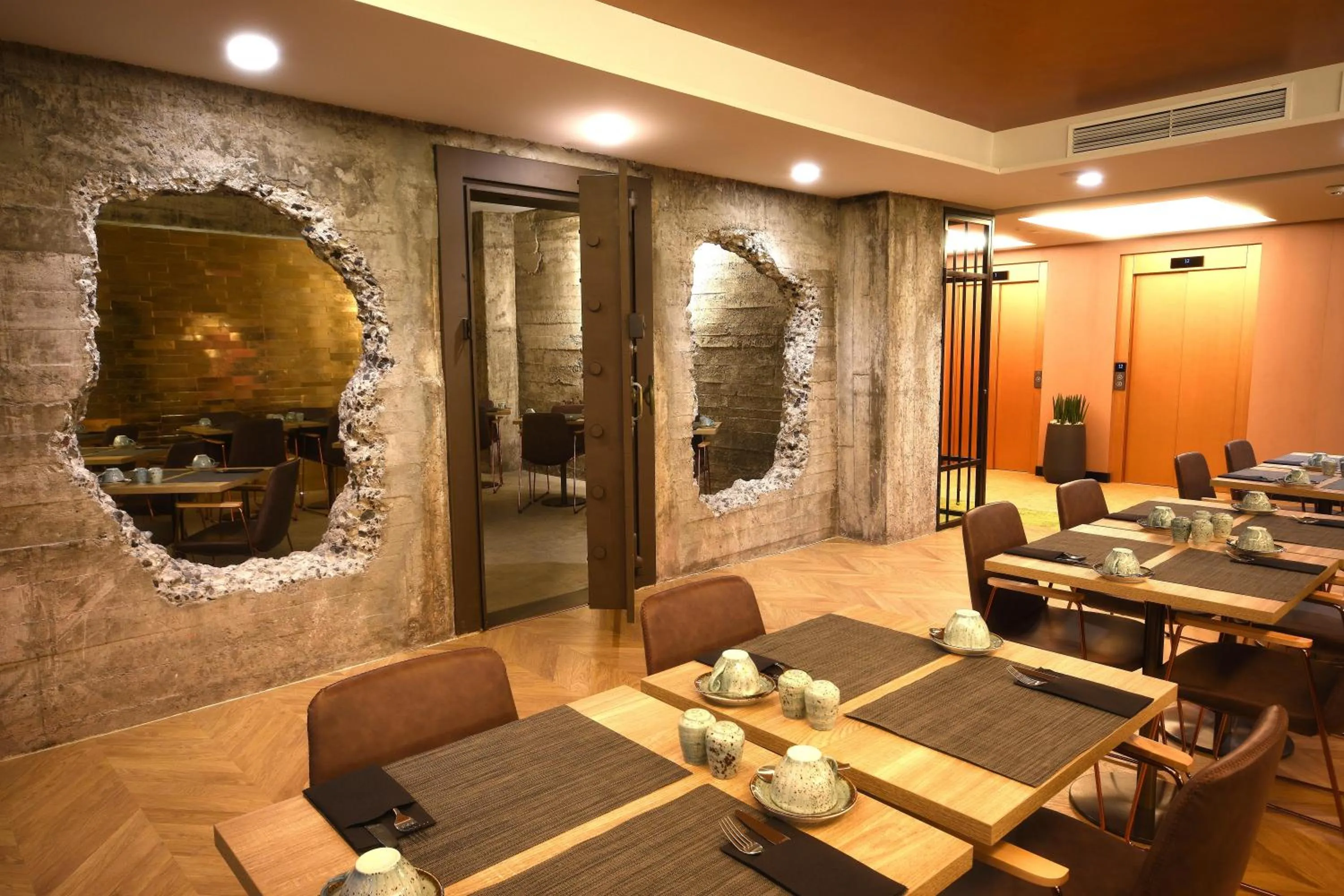 Restaurant/places to eat in Design Plus Bex Hotel