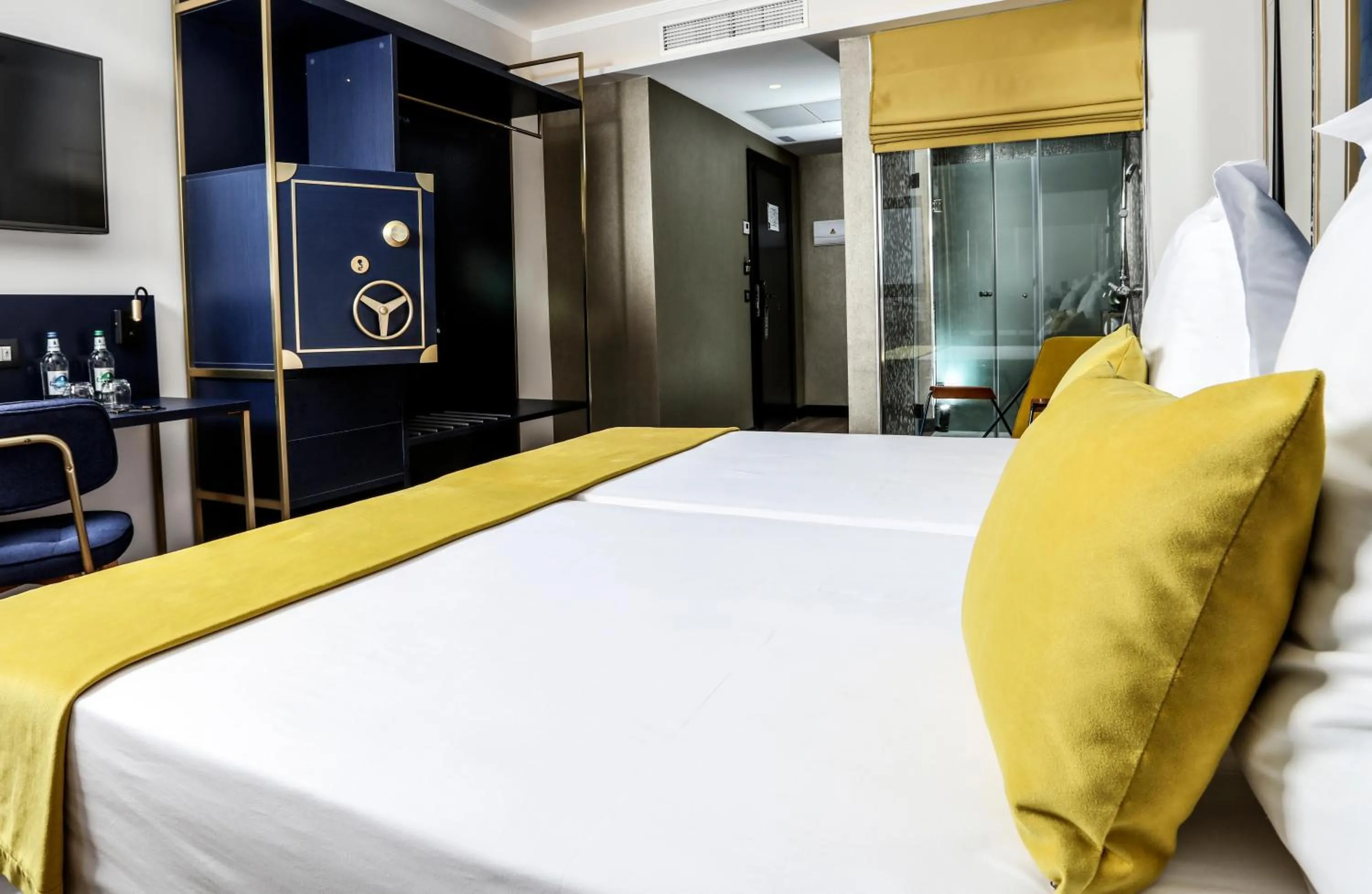 Photo of the whole room, Bed in Design Plus Bex Hotel