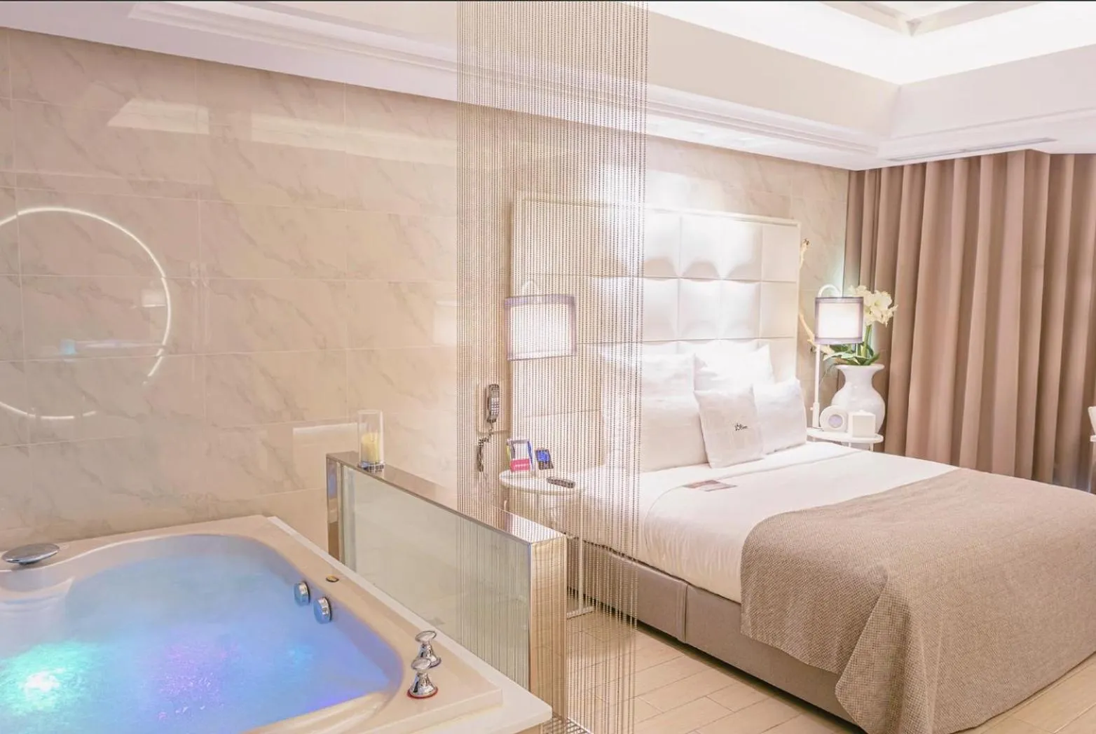 Bed in Six Star Motel-Taoyuan