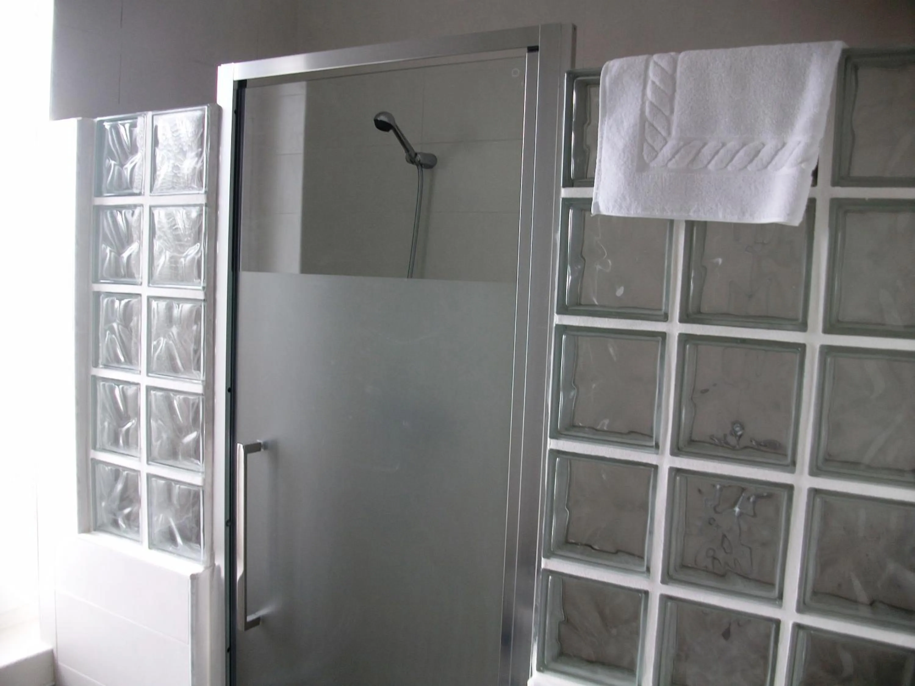 Shower in Hotel Neguri