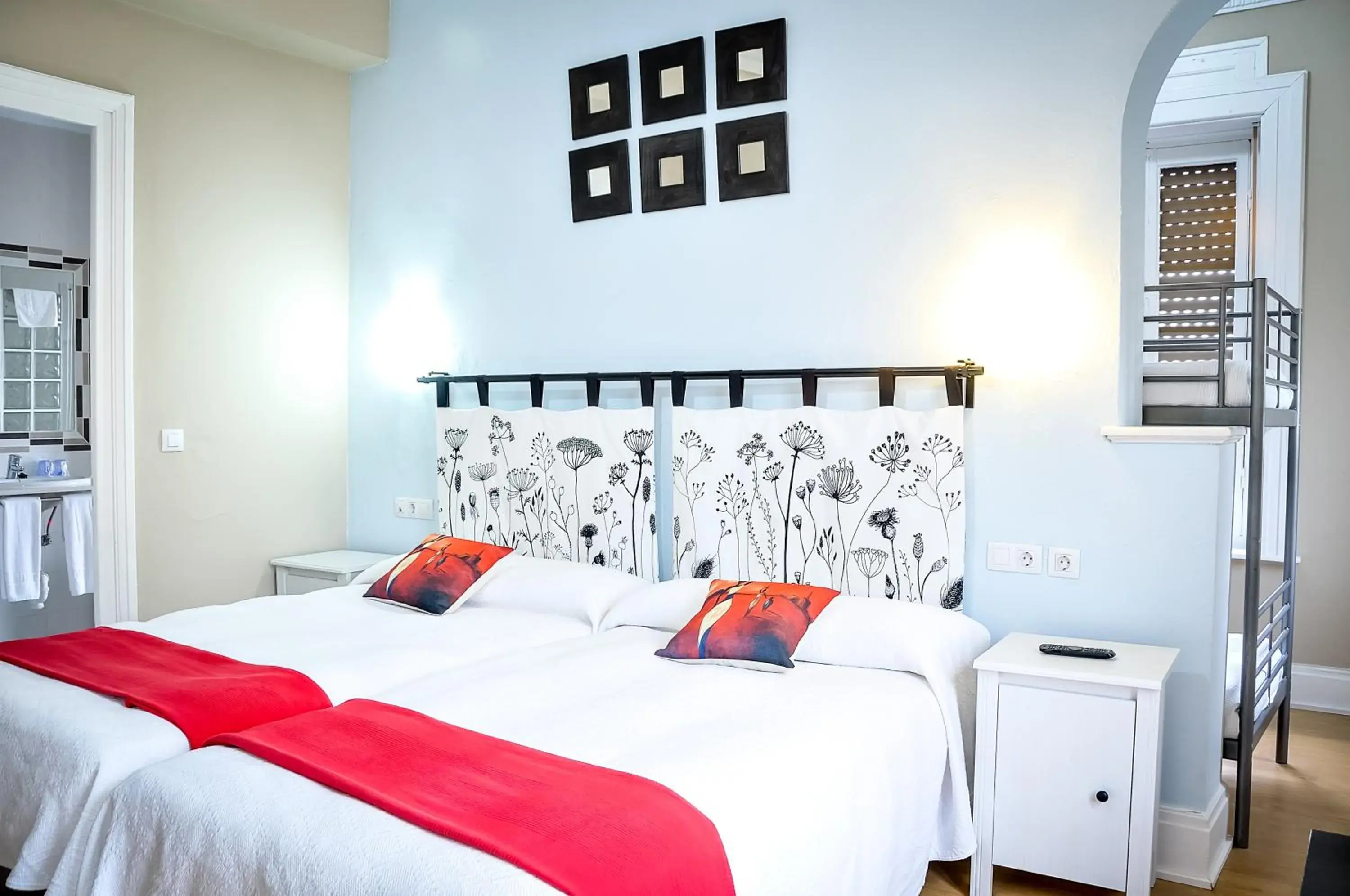 Quadruple Room - single occupancy in Hotel Neguri Quadruple Room - single occupancy in Hotel Neguri