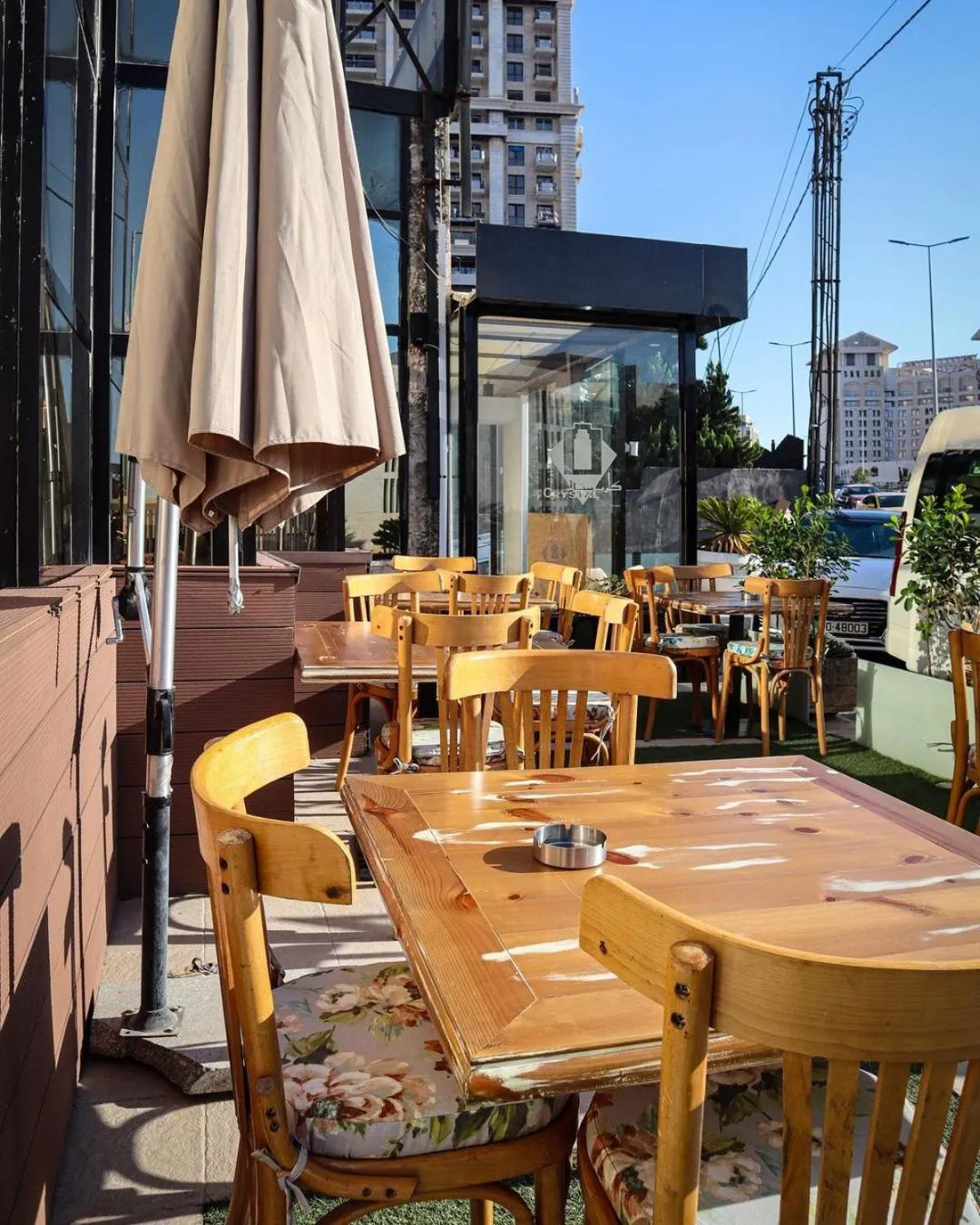 Restaurant/places to eat in Crystal Suites