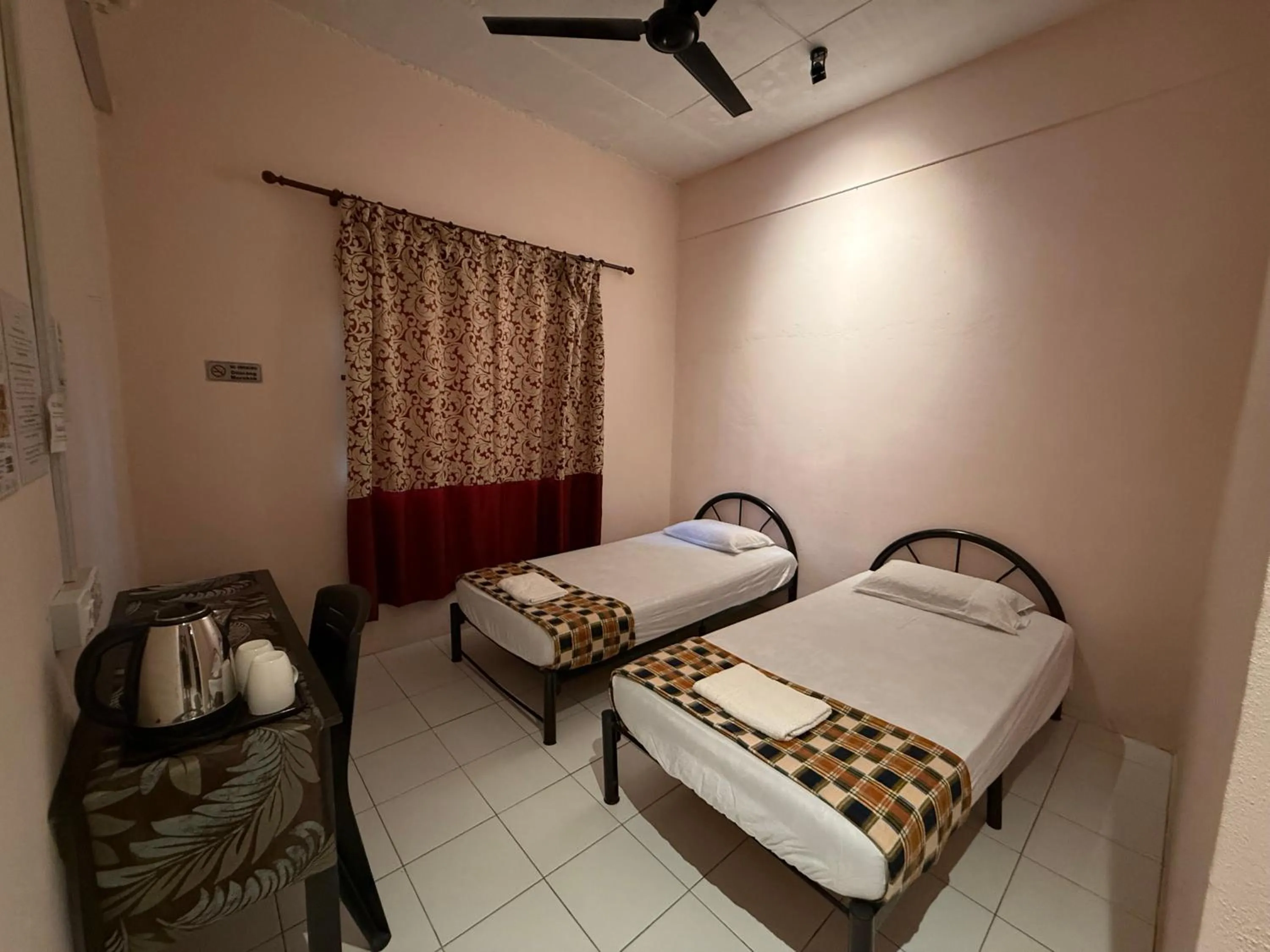 Bedroom, Bed in RTMS Guesthouse Semporna