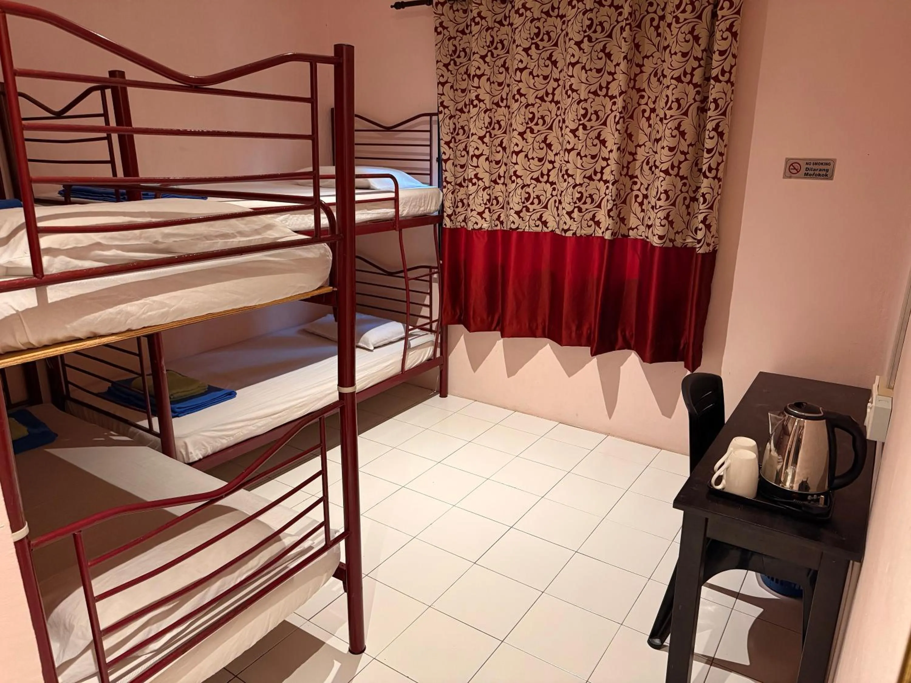 Bed in RTMS Guesthouse Semporna