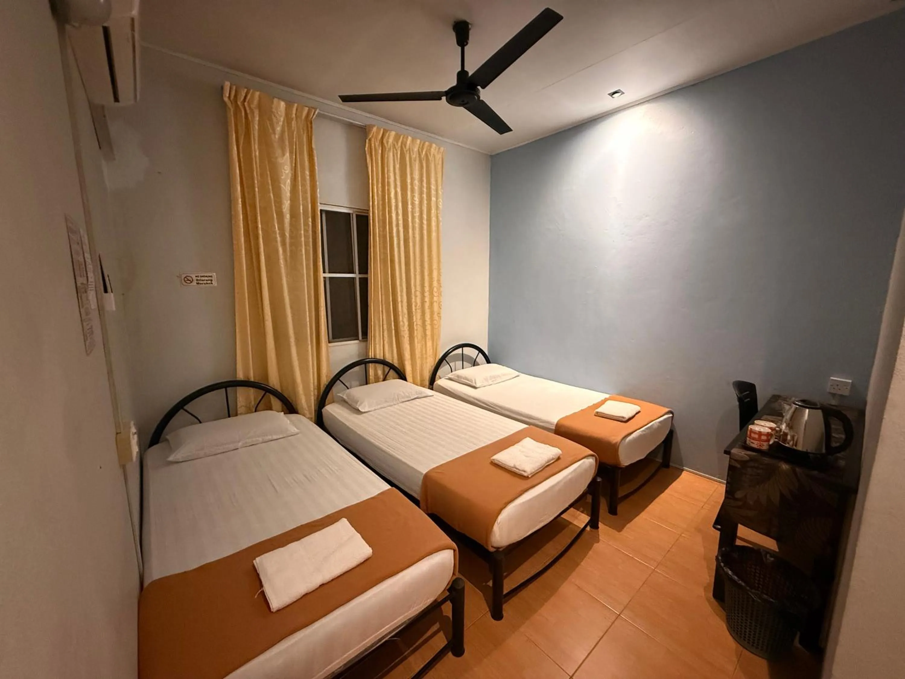 Bed in RTMS Guesthouse Semporna