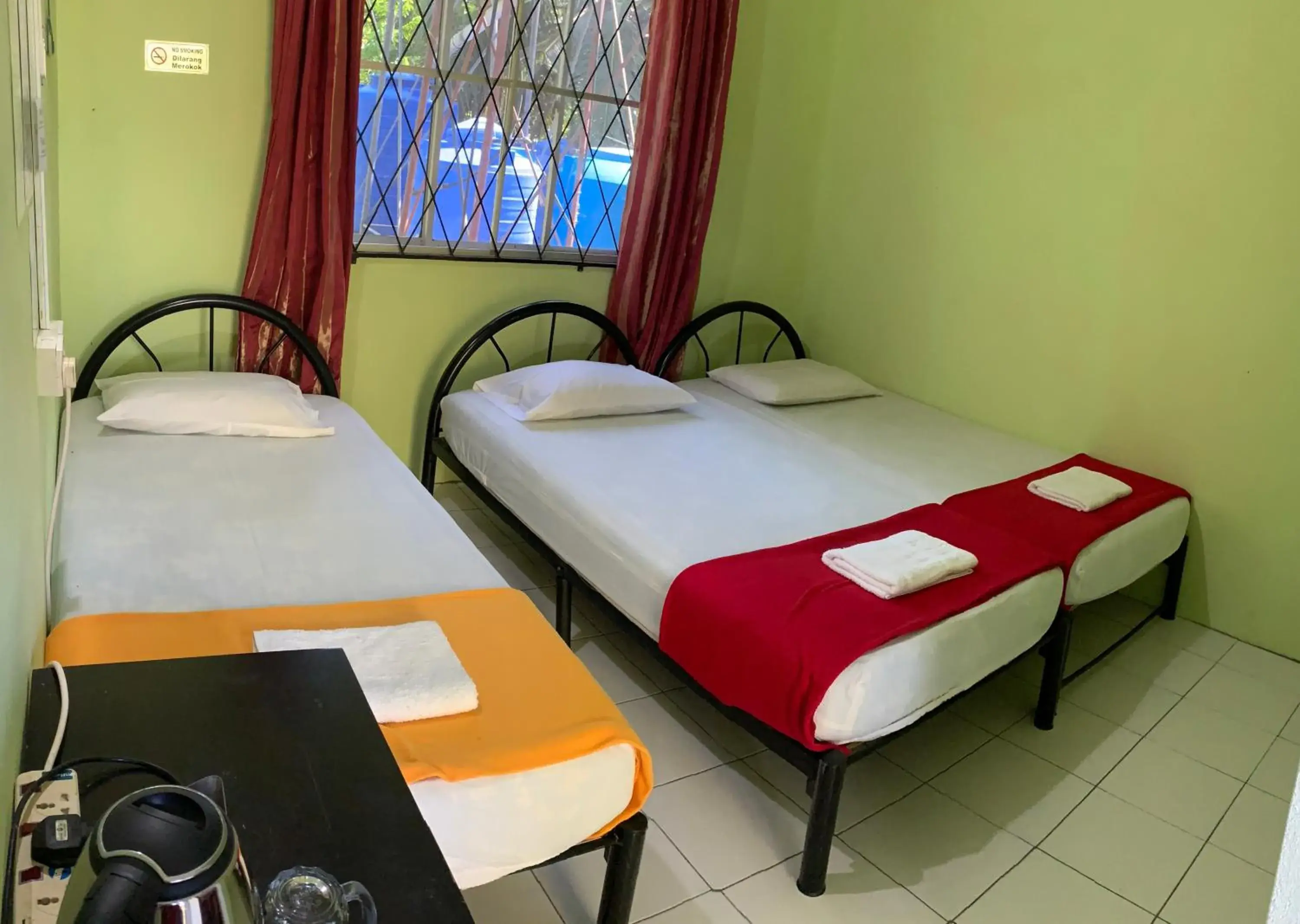 Standard Triple Room in RTMS Guesthouse Semporna Standard Triple Room in RTMS Guesthouse Semporna