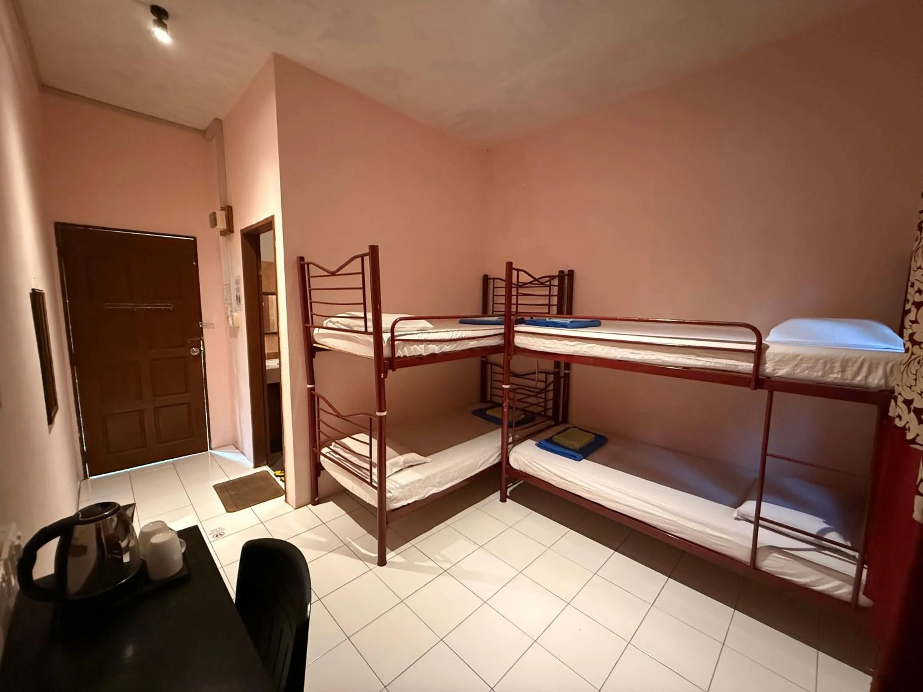 Bed in RTMS Guesthouse Semporna