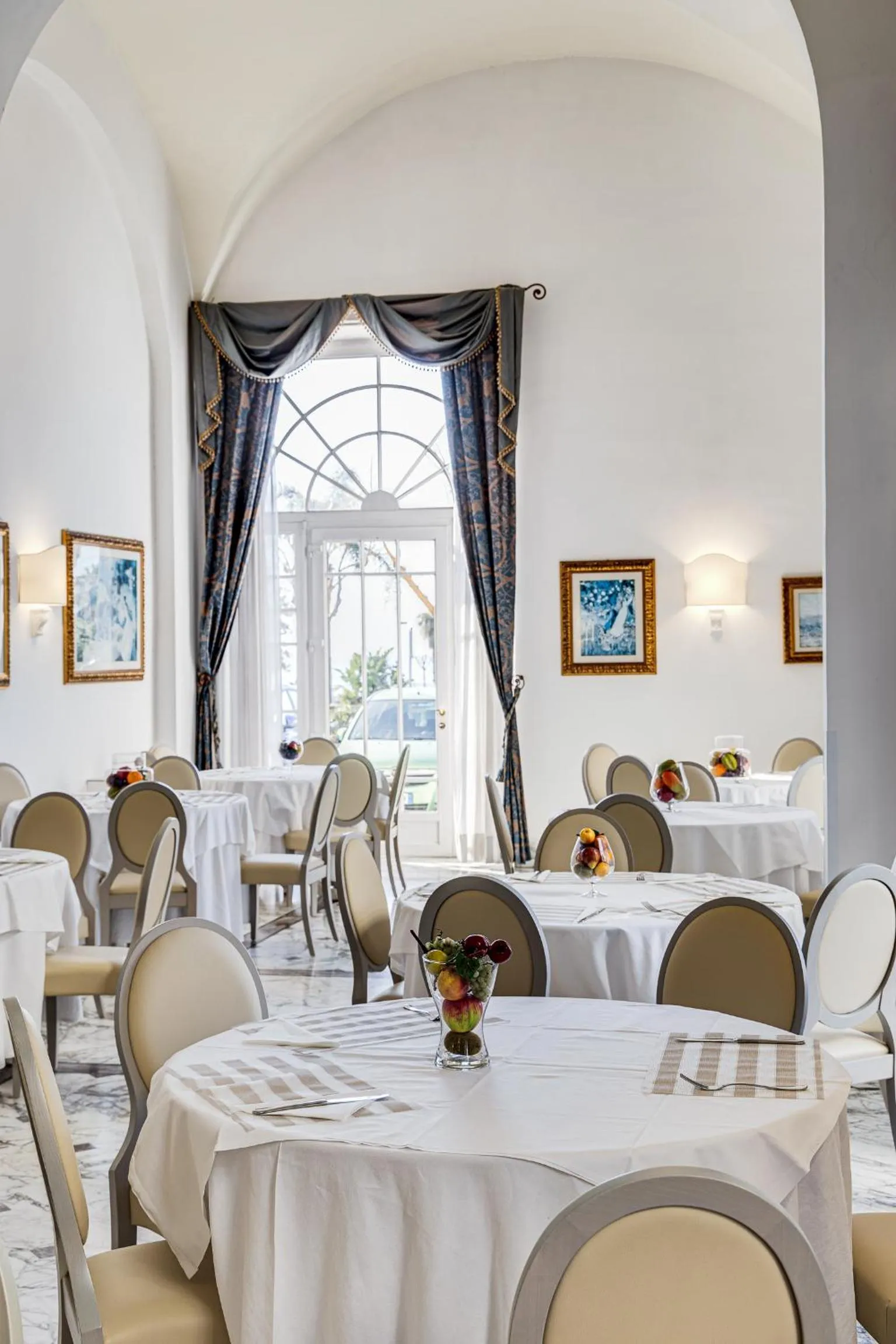 Breakfast in Hotel De La Ville