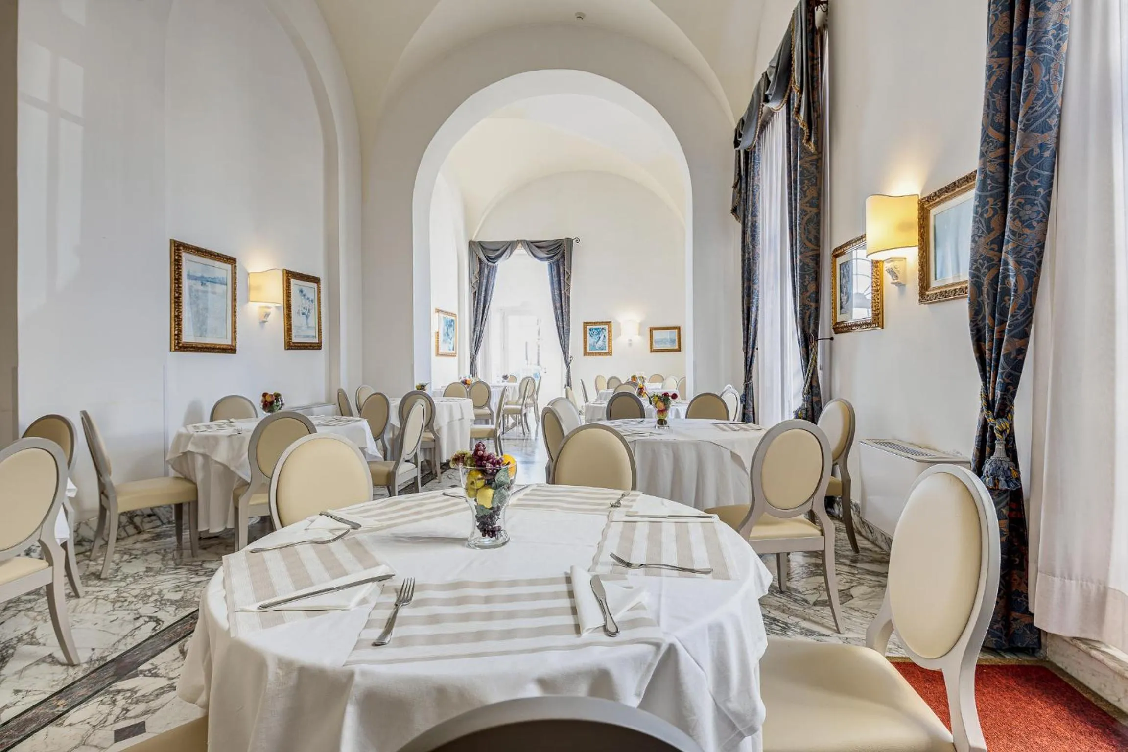 Breakfast in Hotel De La Ville