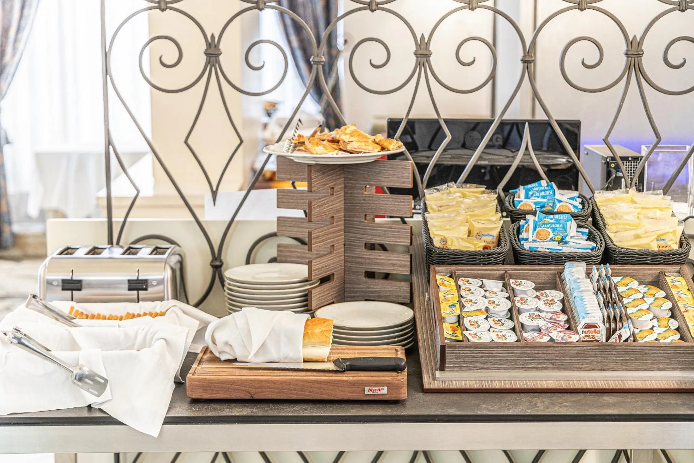 Buffet breakfast in Hotel De La Ville