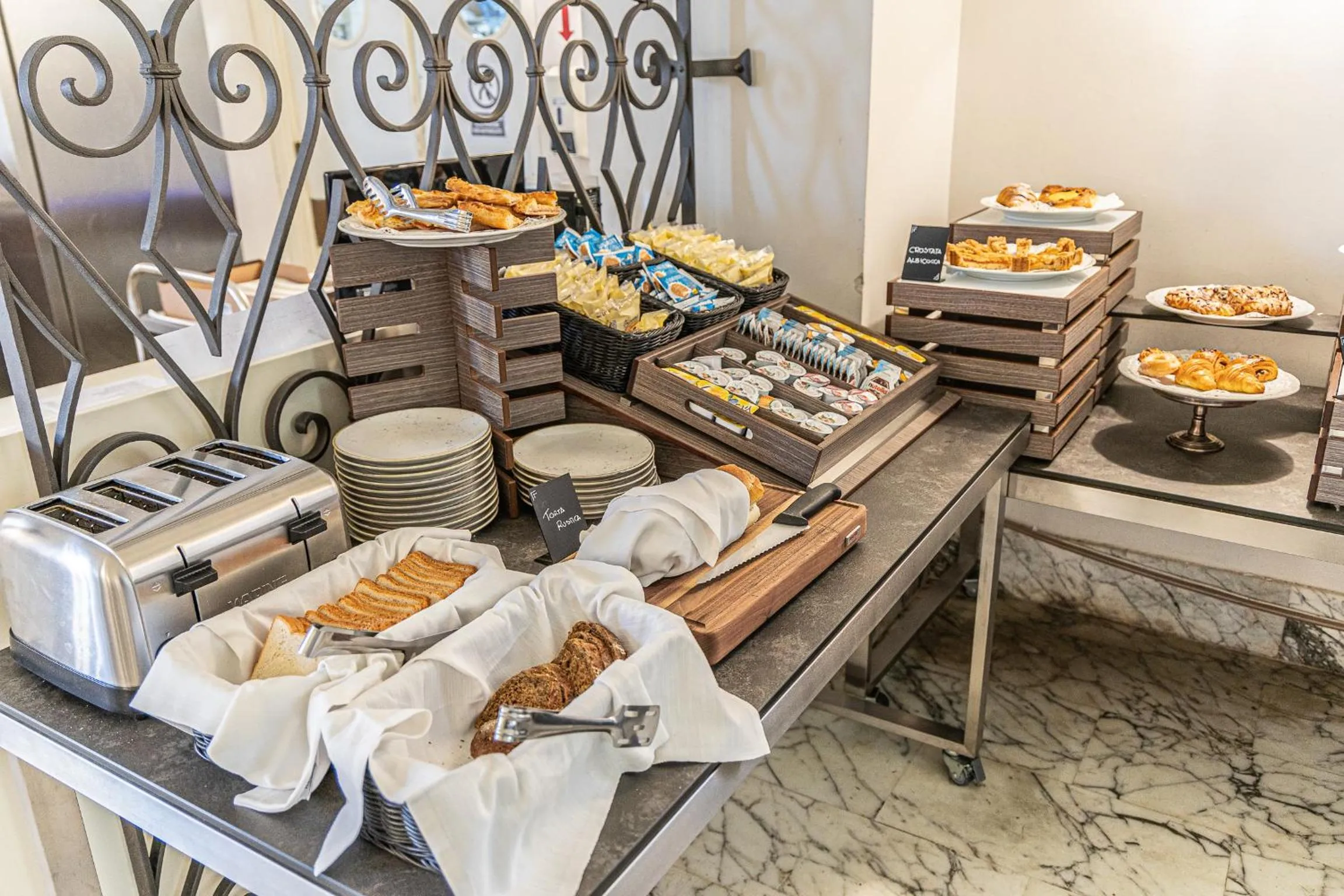 Buffet breakfast in Hotel De La Ville