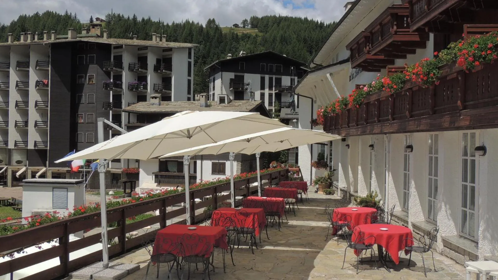 Property building in Hotel La Meridiana