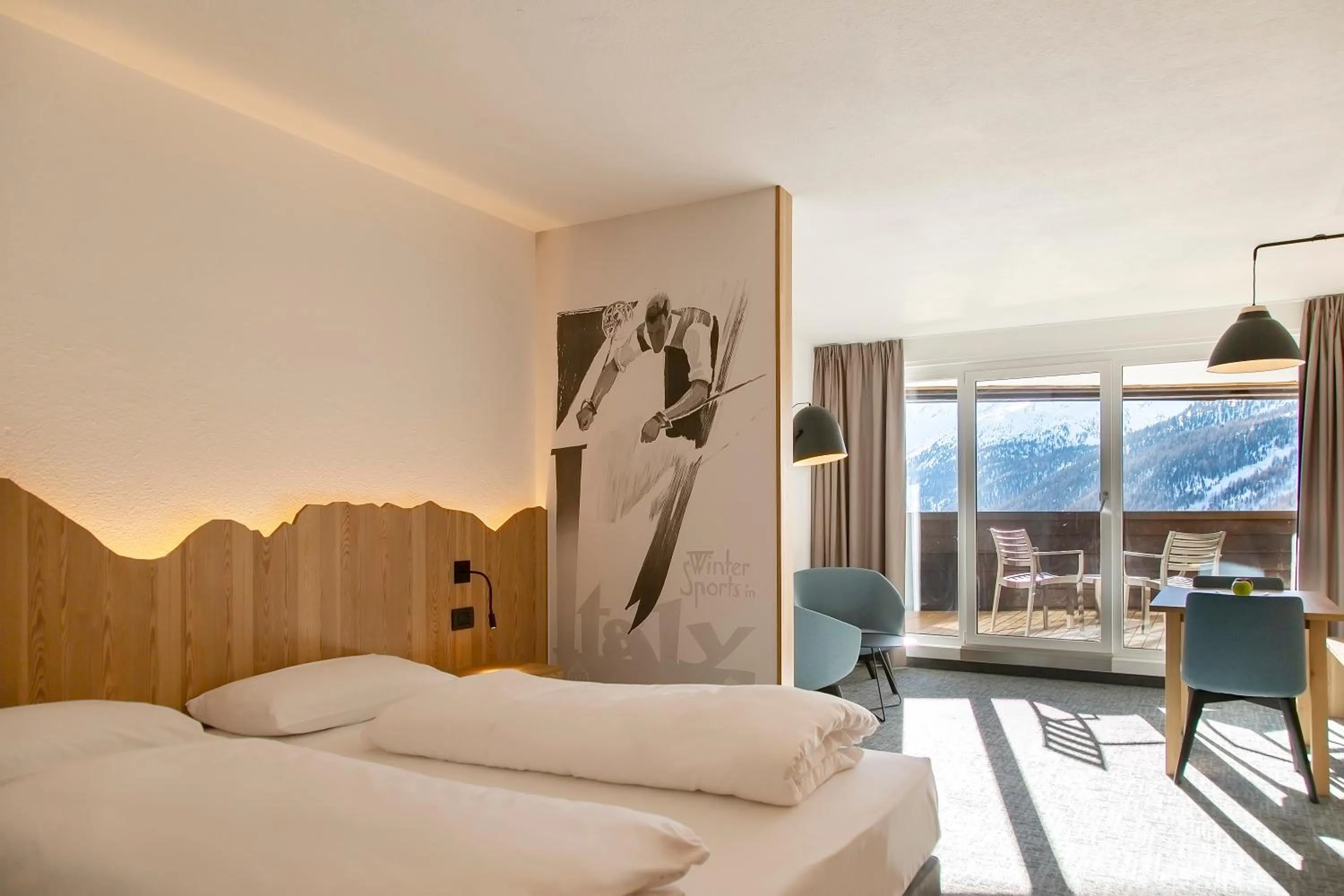 Photo of the whole room, Bed in Blu Hotel Senales Zirm-Cristal