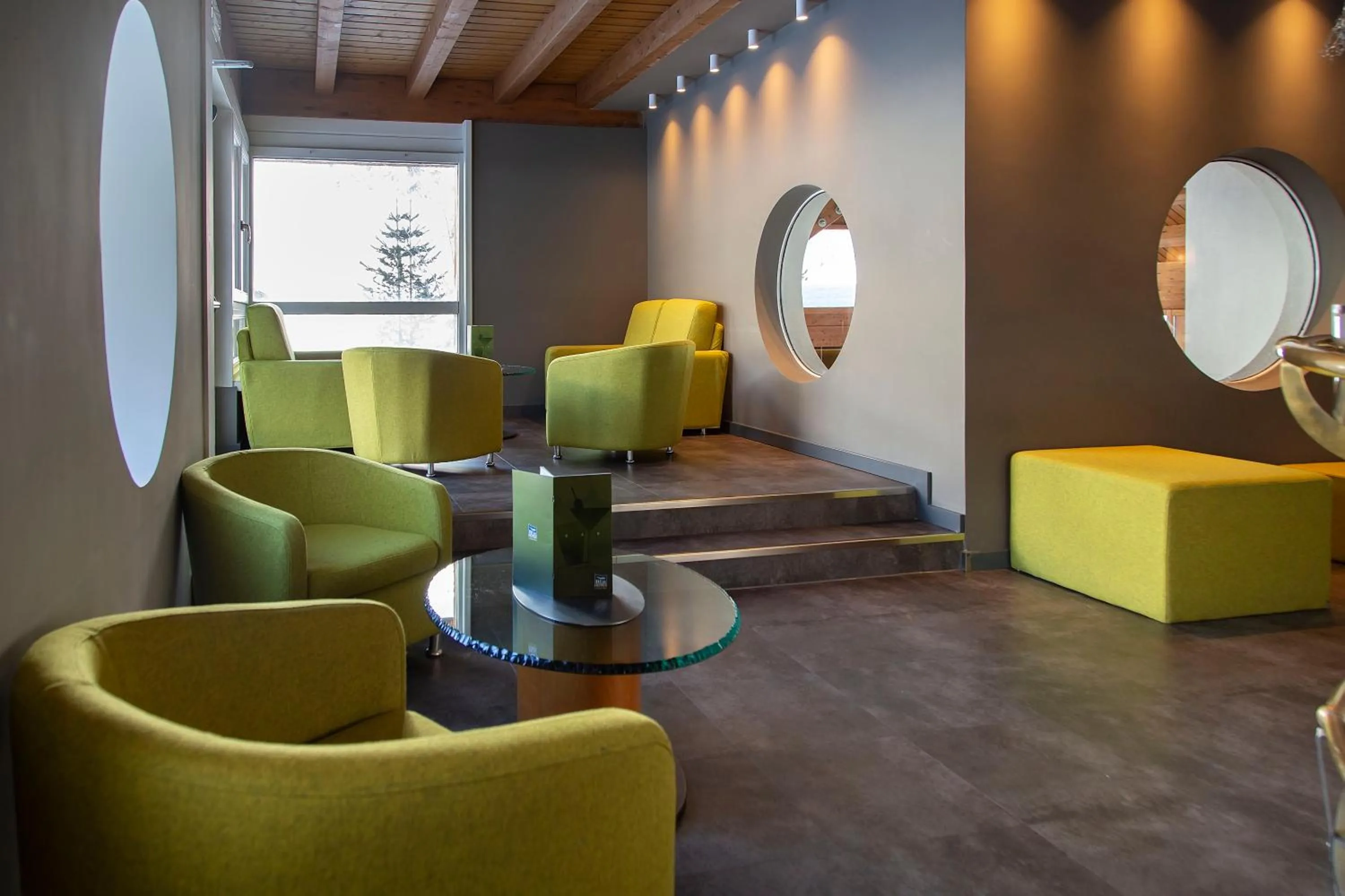 Lounge or bar in Blu Hotel Senales Zirm-Cristal