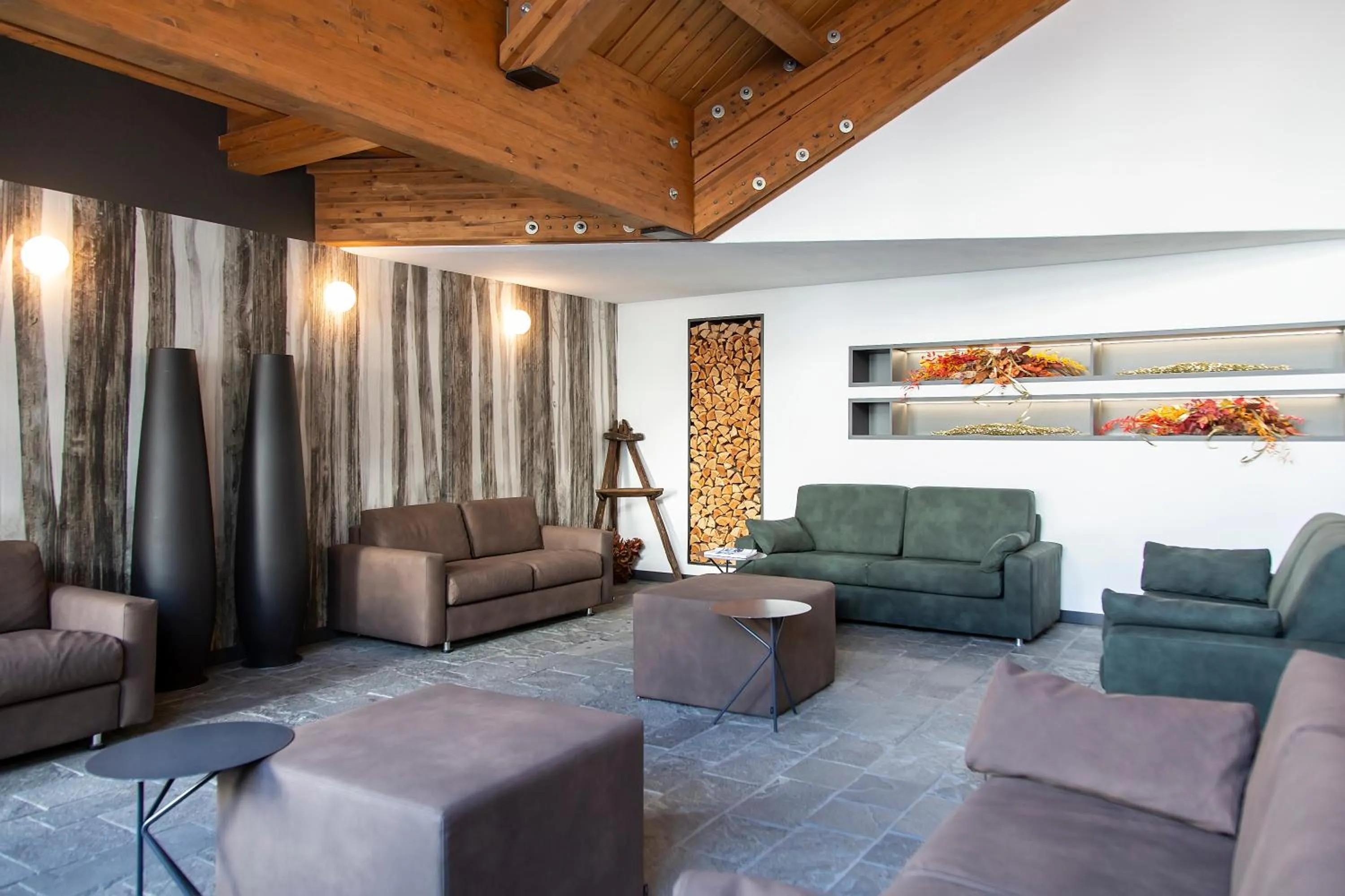 Lobby or reception in Blu Hotel Senales Zirm-Cristal