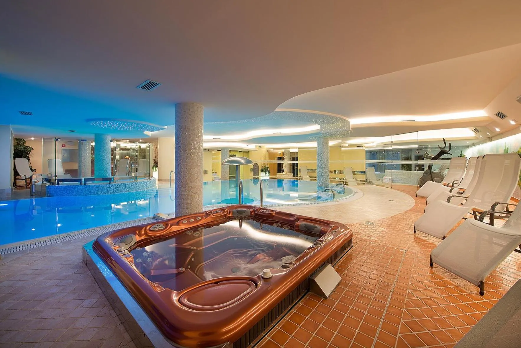 Hot Tub in Hotel Baita Montana