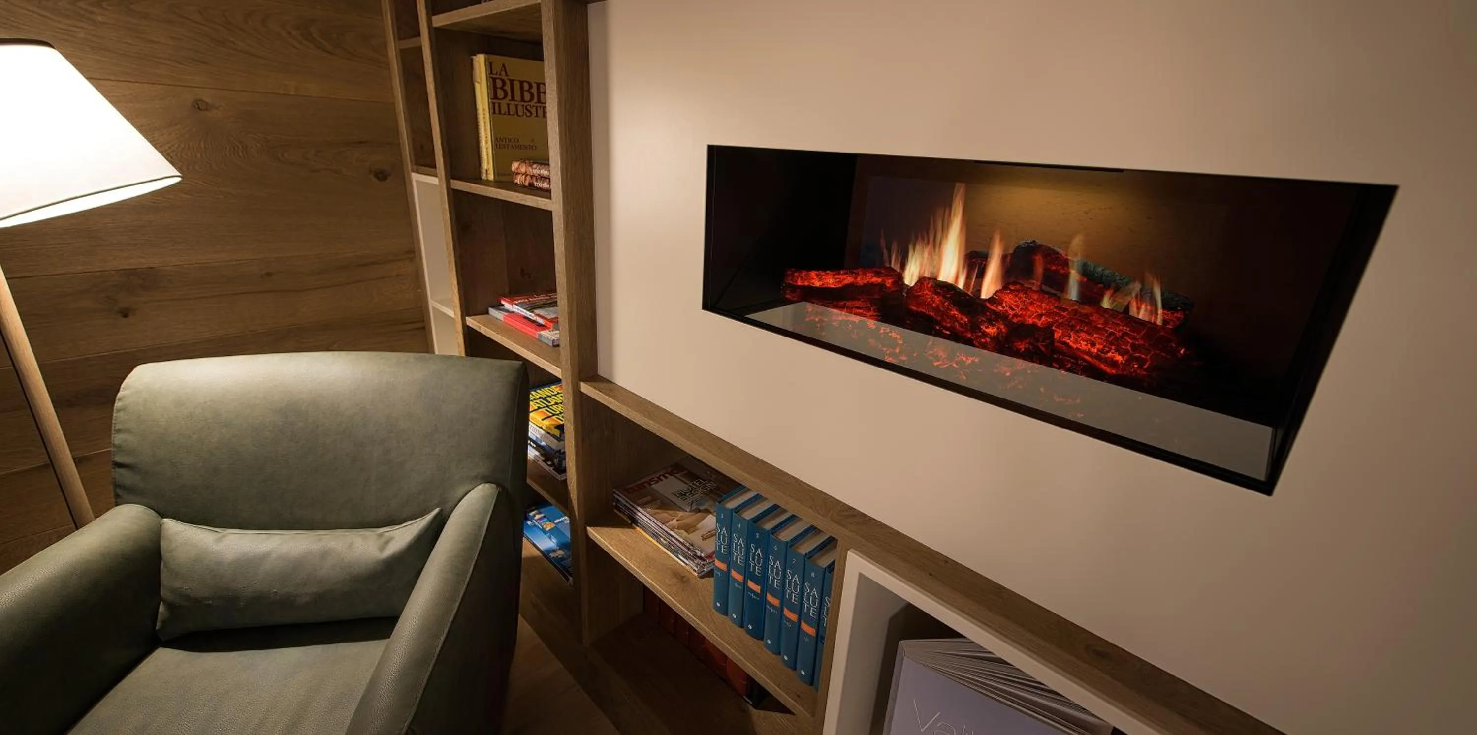 Library in Hotel Baita Montana