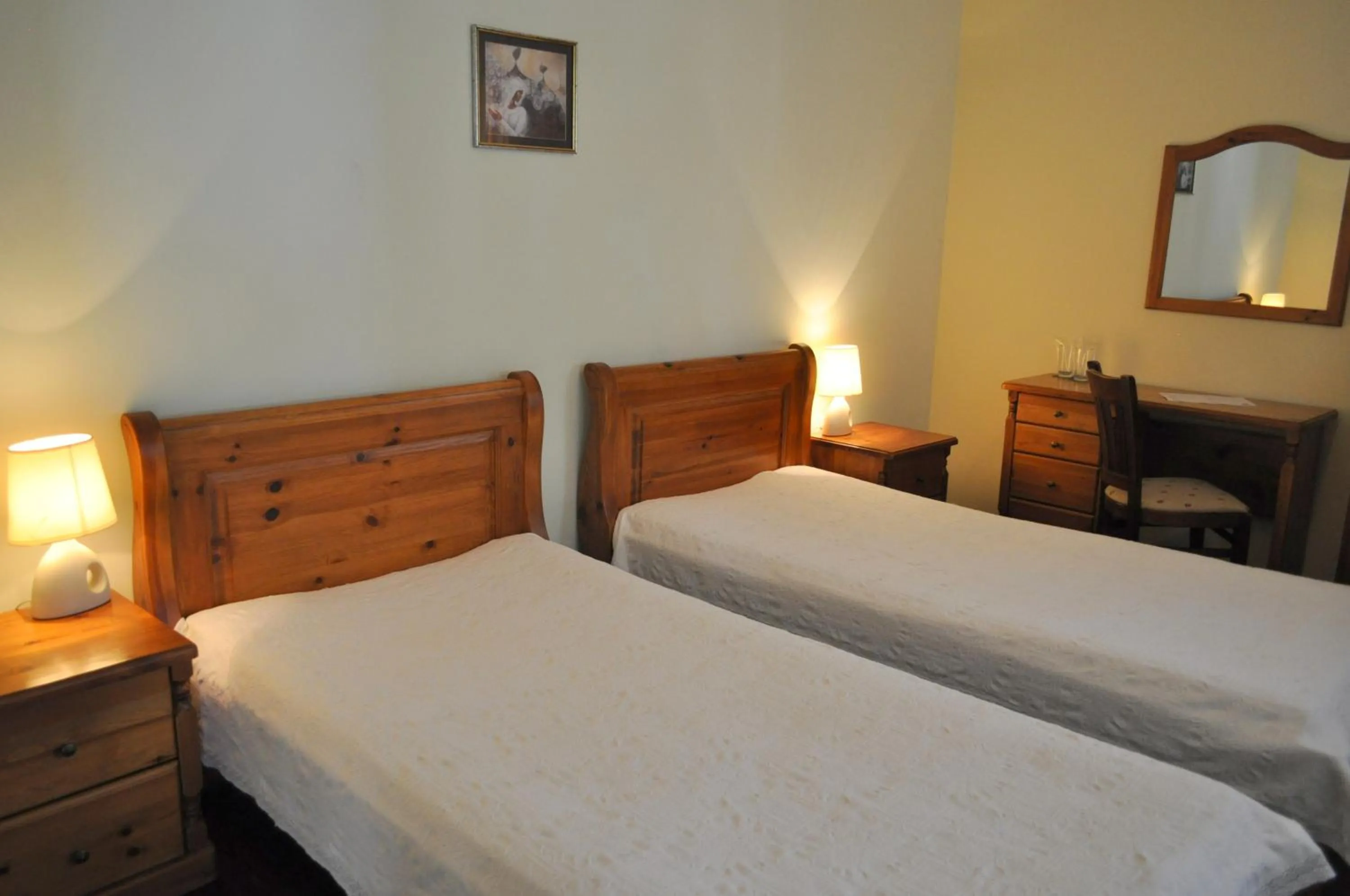 Bed in Hotel Izvora - Garden Retreat