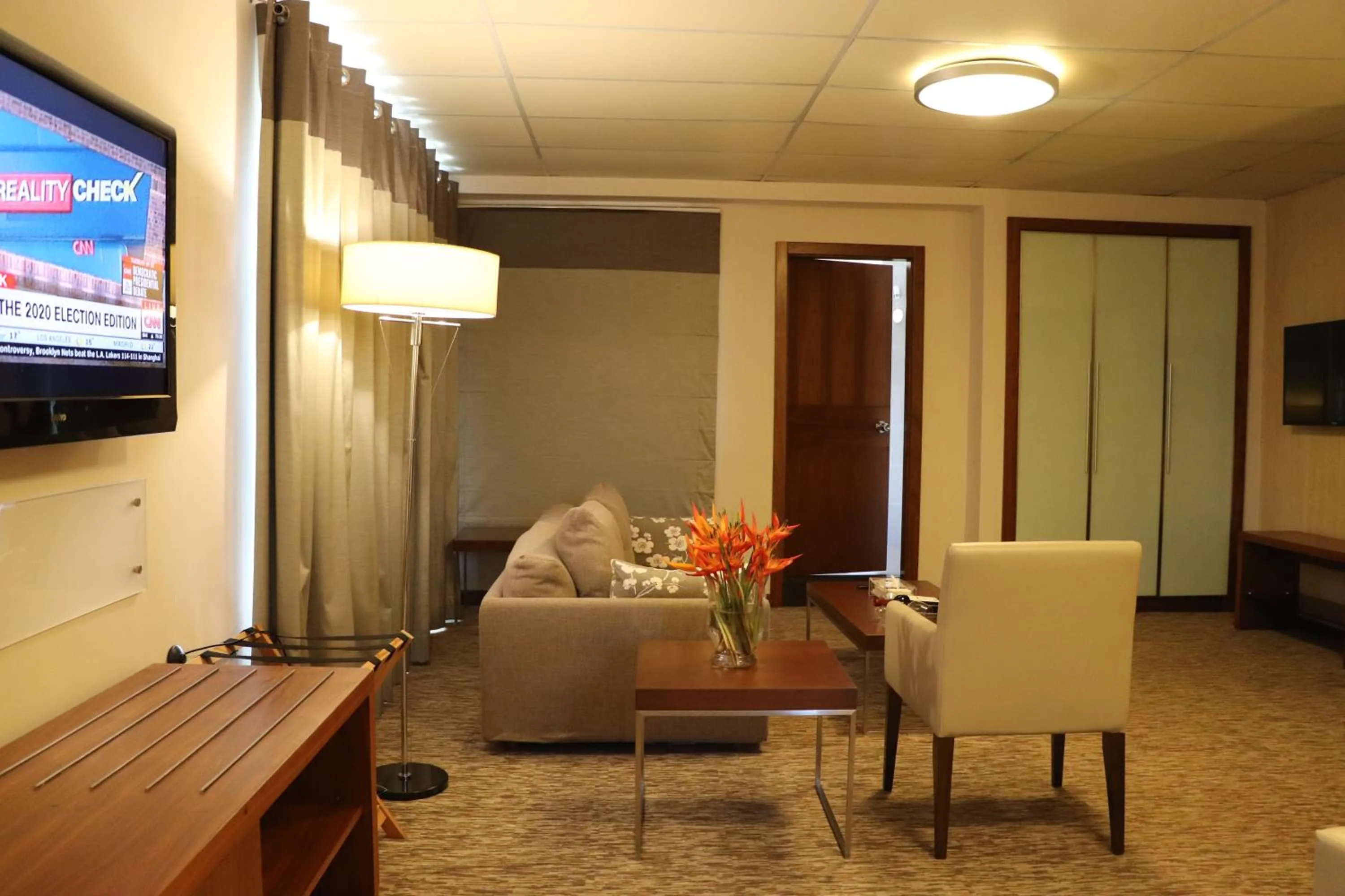 TV and multimedia in Mamba Point Hotel