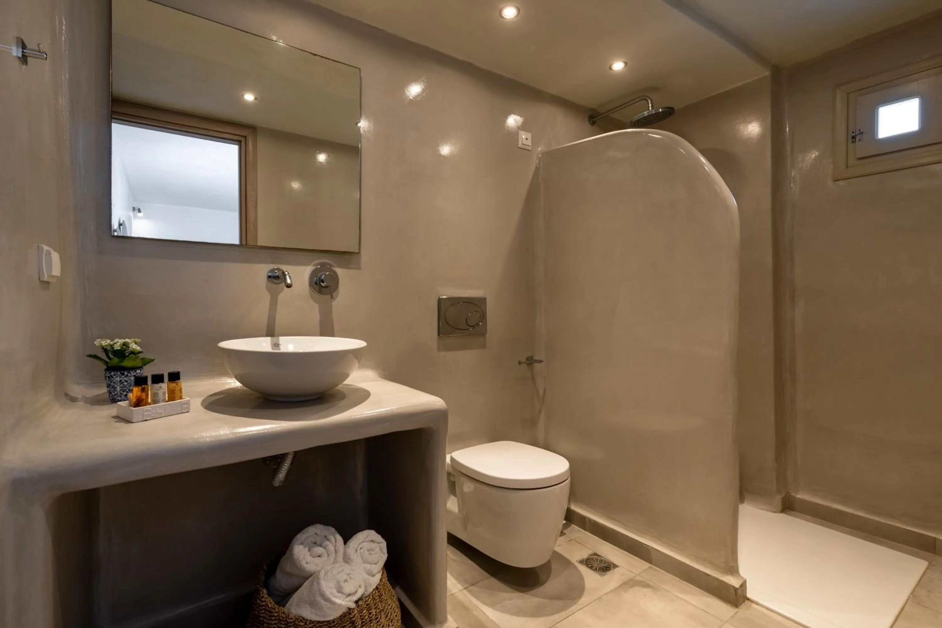 Bathroom in Kalisperis Hotel