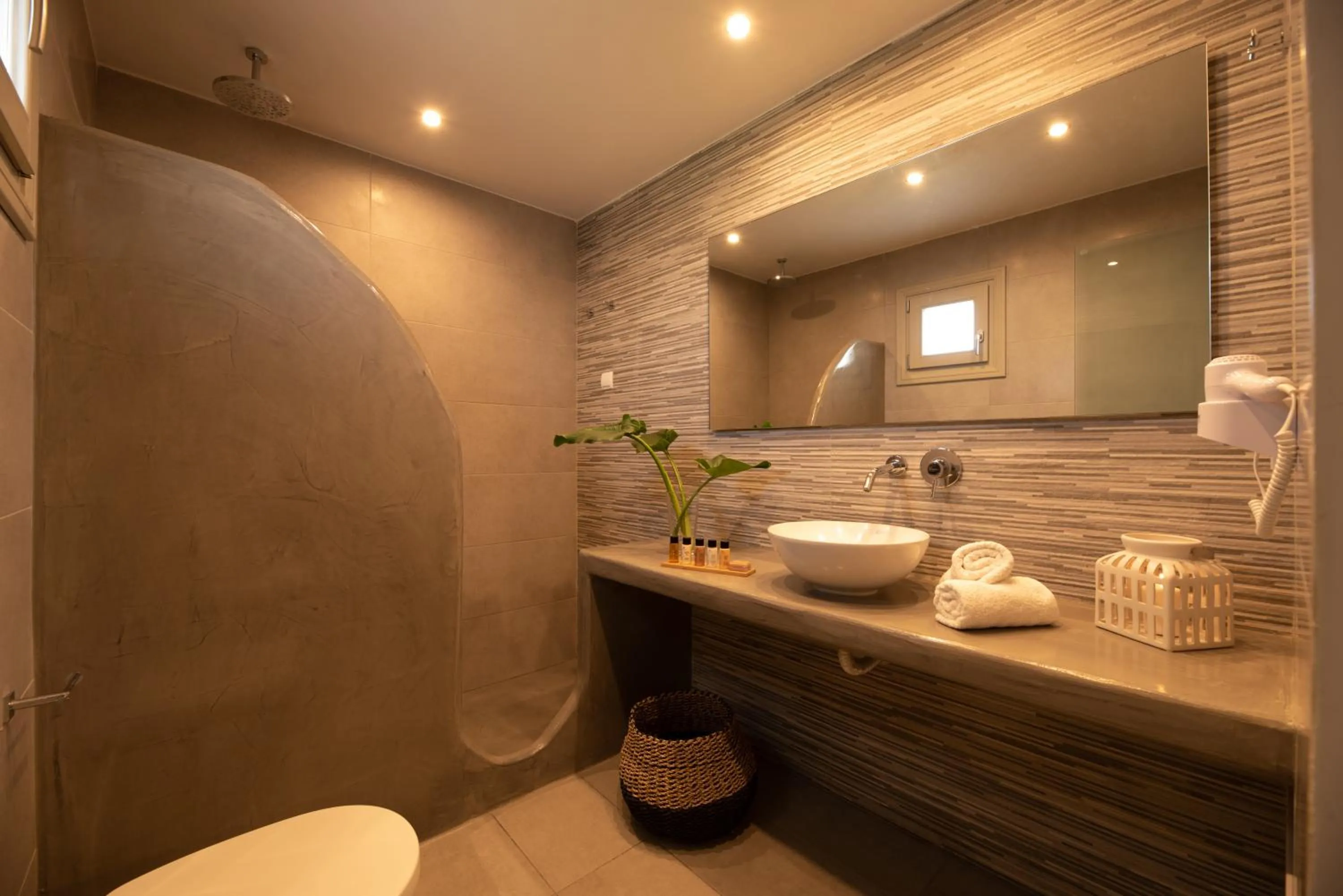 Bathroom in Kalisperis Hotel