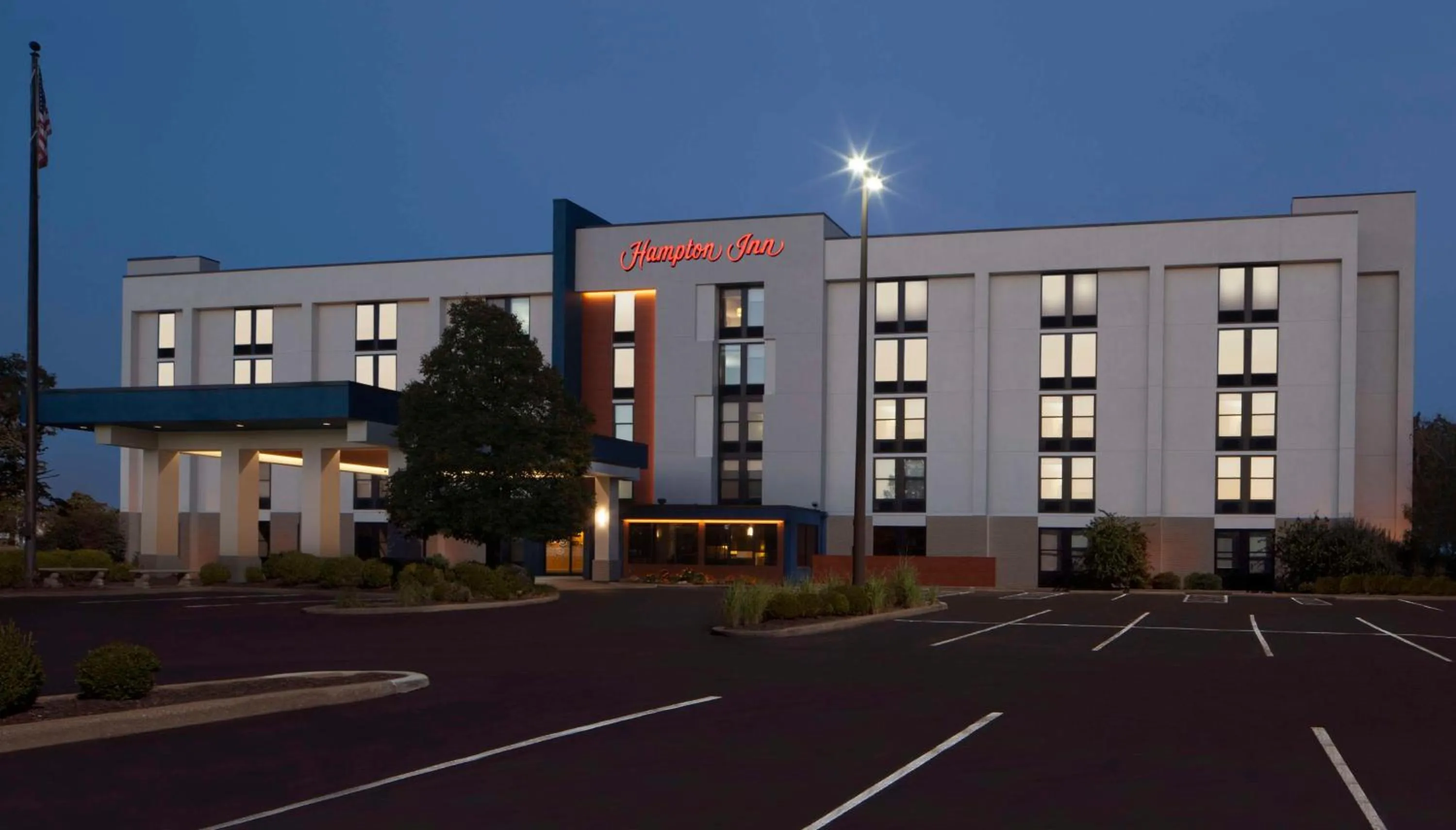 Property building in Hampton Inn Evansville